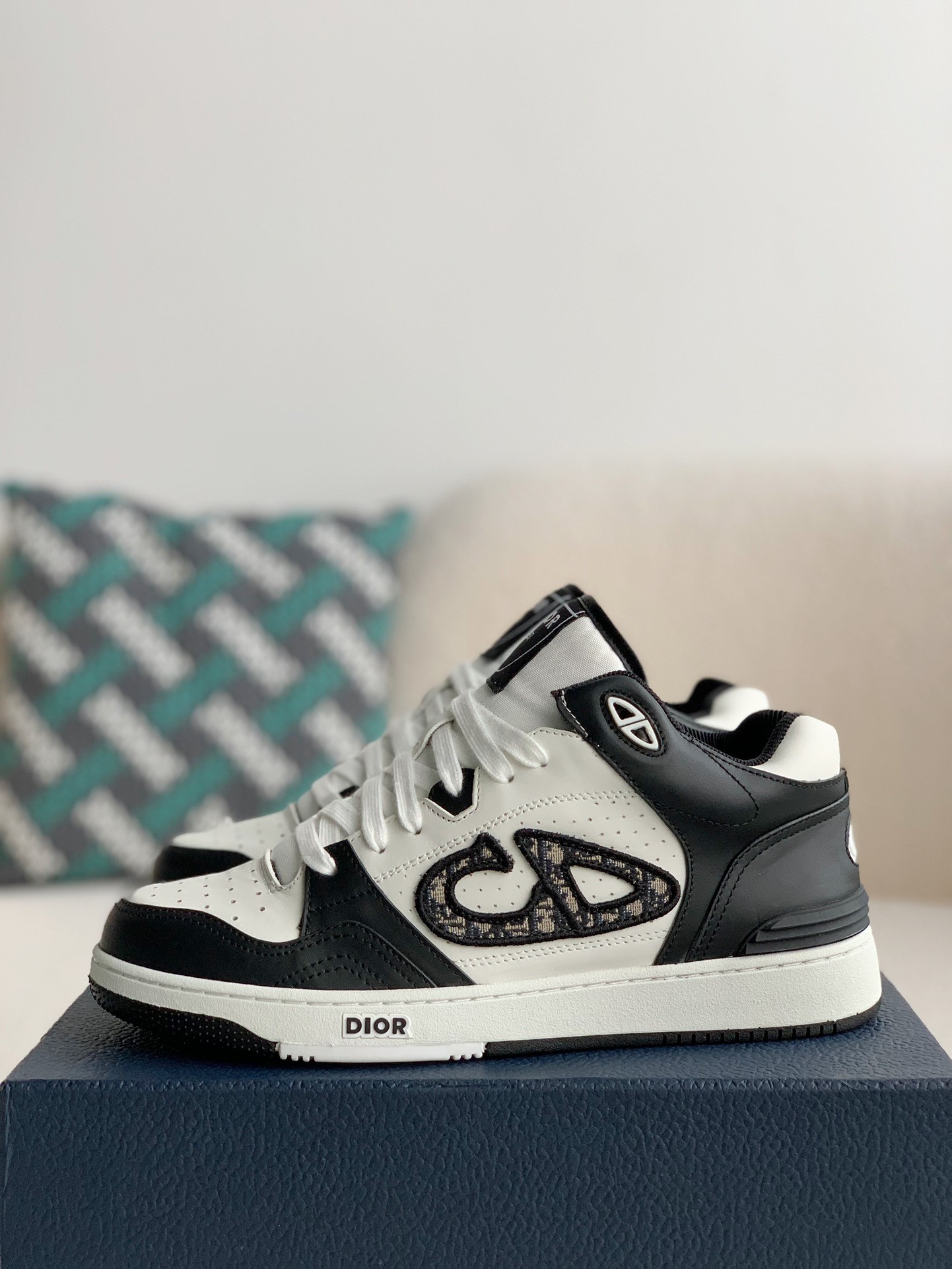 「#835」dior b57