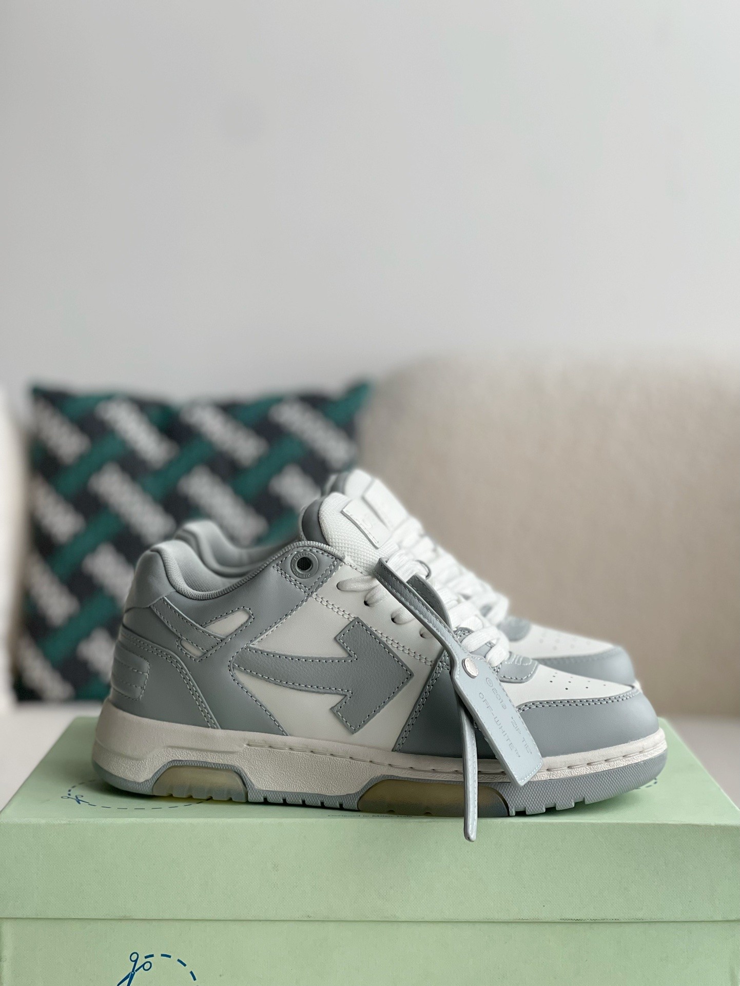 「#847」Off-White Out-Off-Office Leather sneakers - Image 2