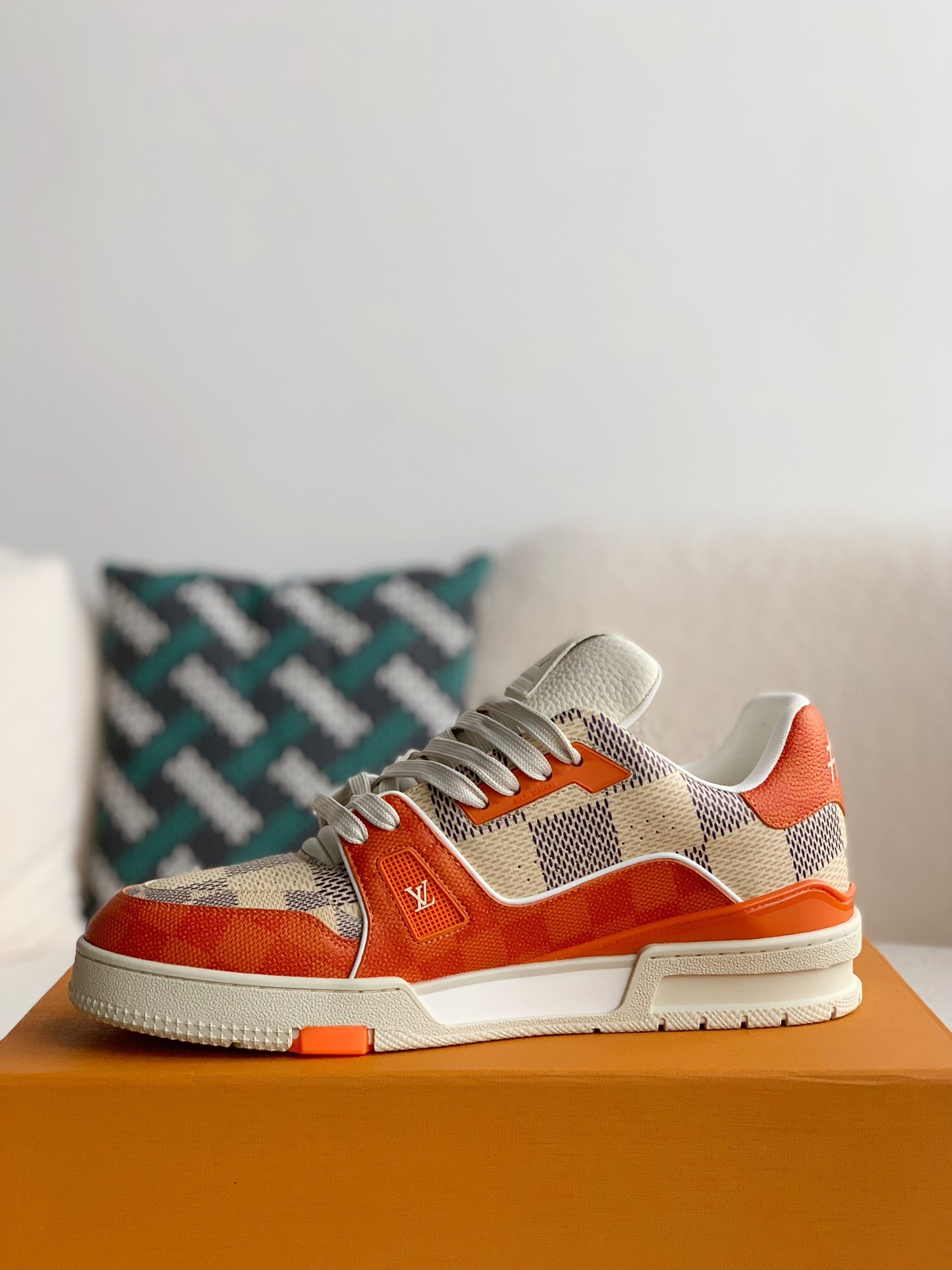 「#848」LOUIS VUITTON TRAINER SNEAKERS - Image 4