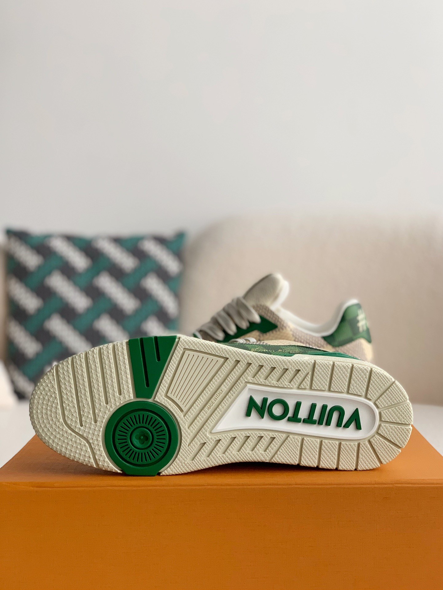 「#853」LOUIS VUITTON TRAINER SNEAKERS - Image 4