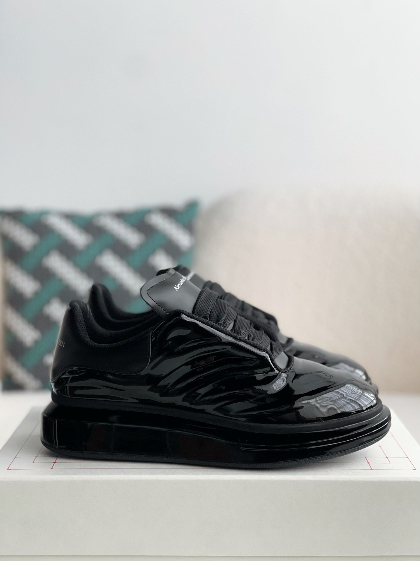 「#899」Alexander McQueen Sneaker - Image 2