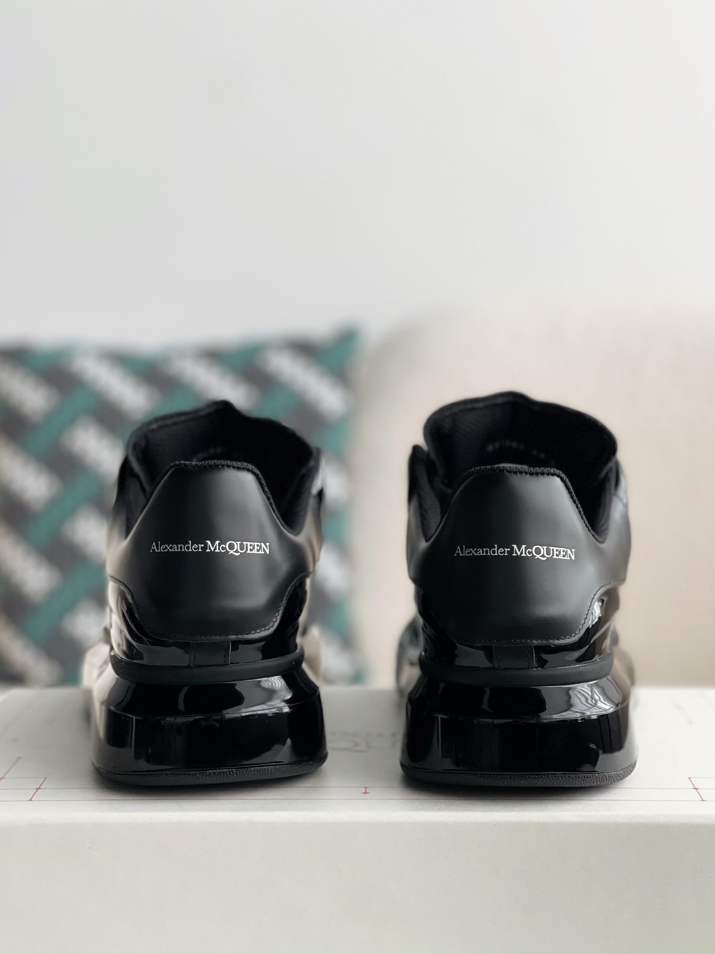 「#899」Alexander McQueen Sneaker - Image 4