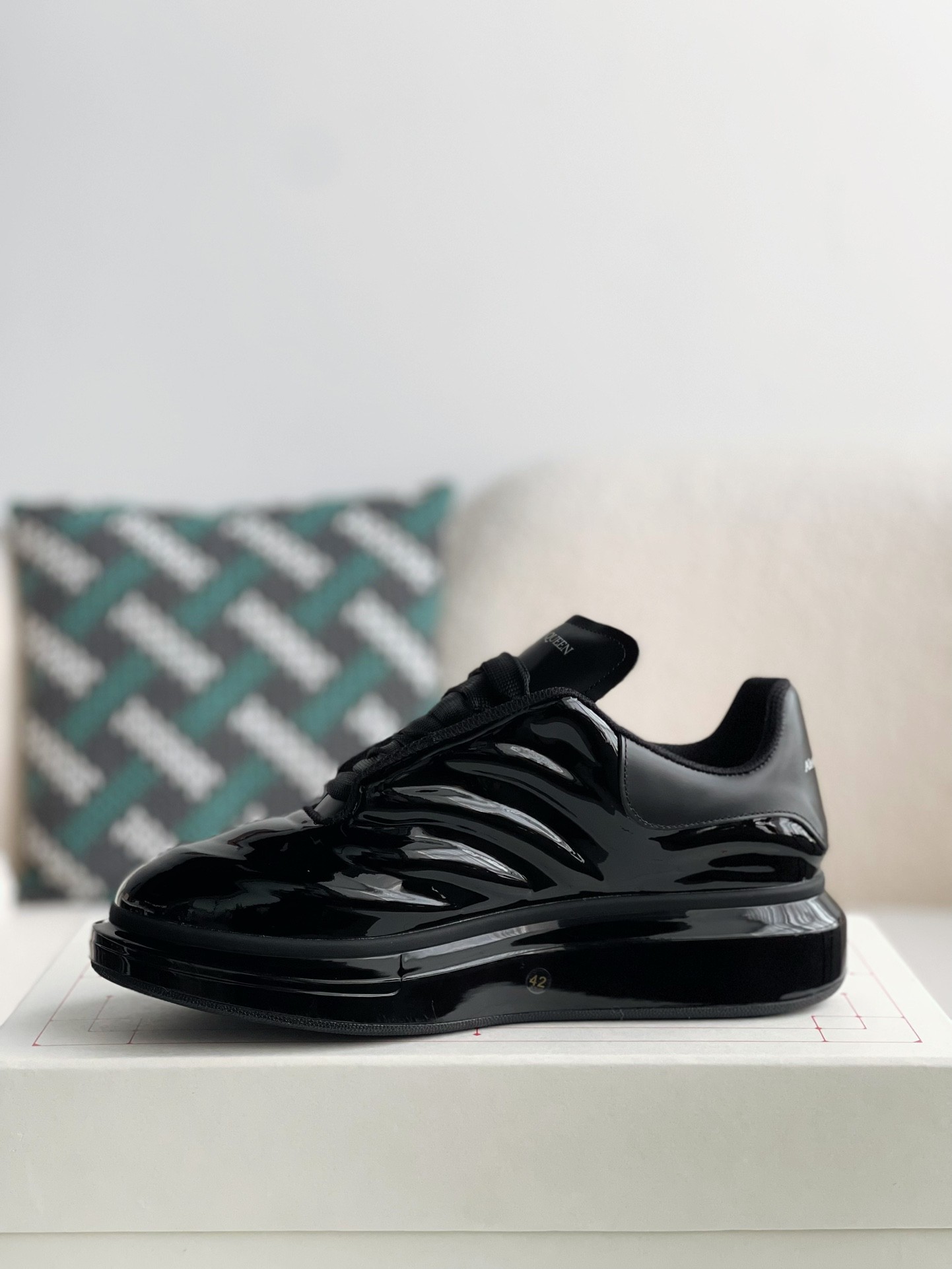 「#899」Alexander McQueen Sneaker - Image 3