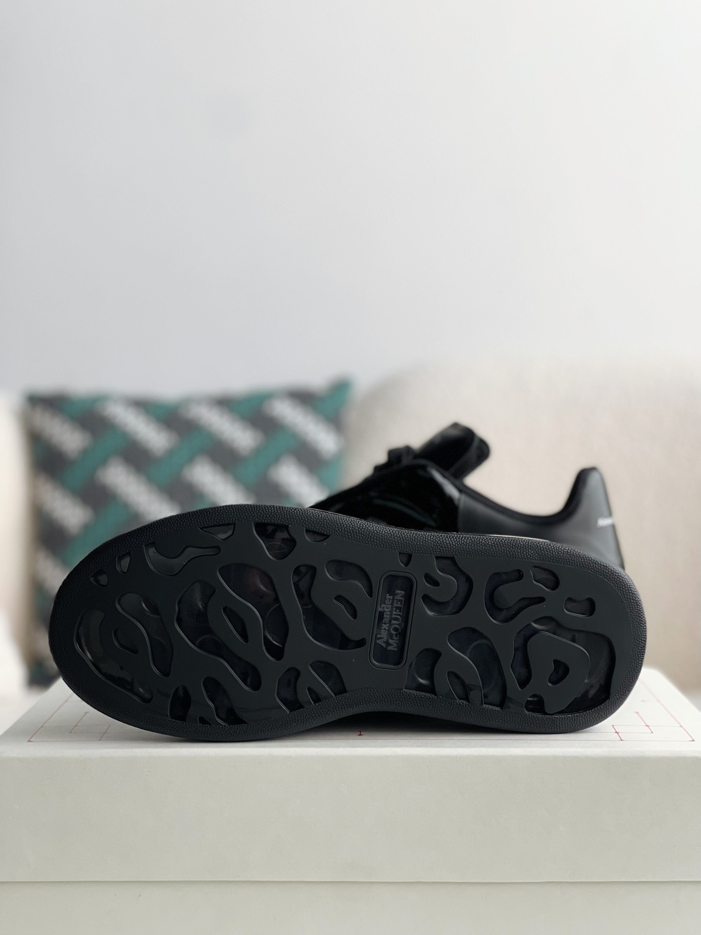 「#899」Alexander McQueen Sneaker - Image 5