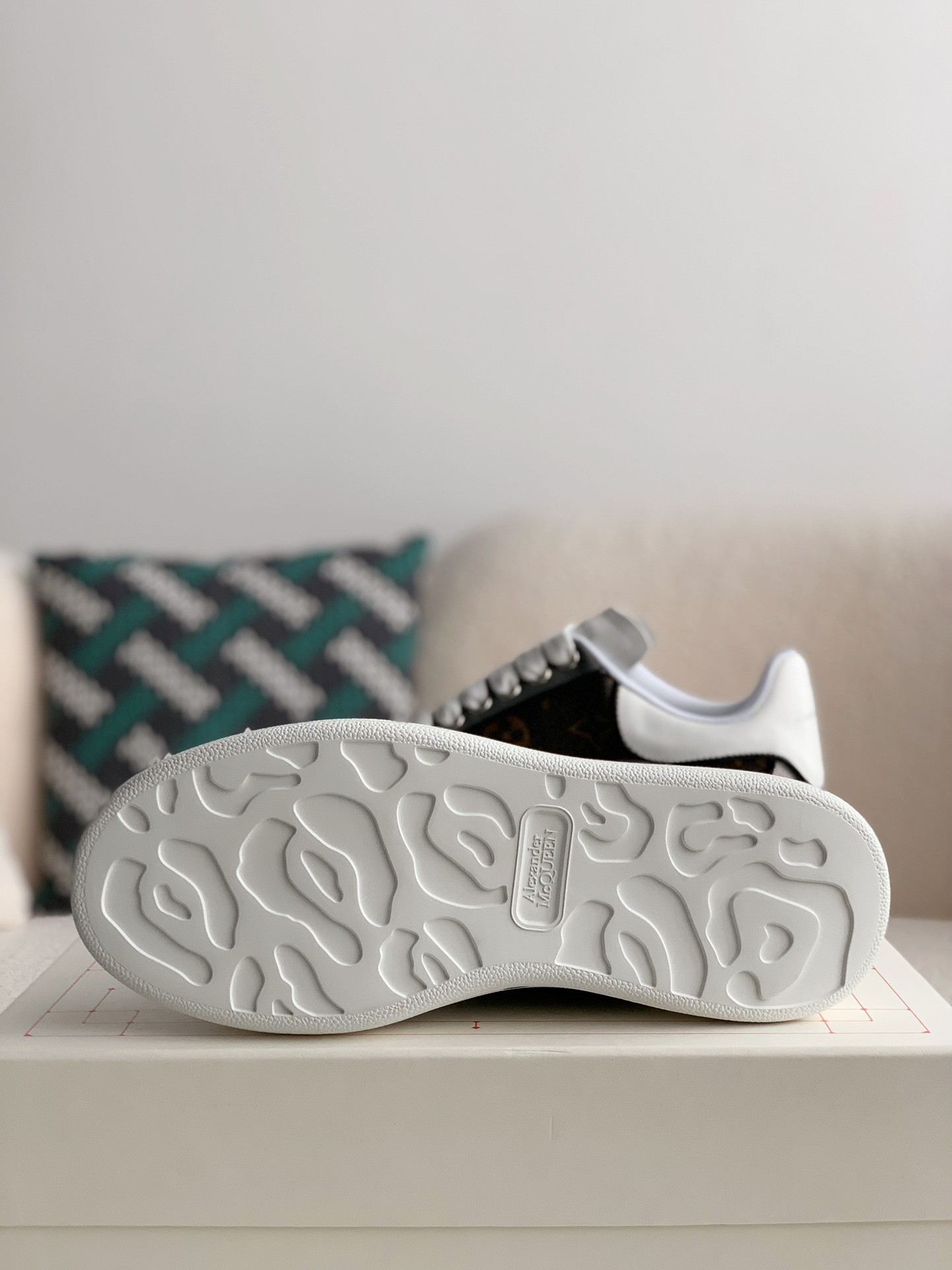 「#900」Alexander McQueen x Lv versatile Sneakers - Image 5