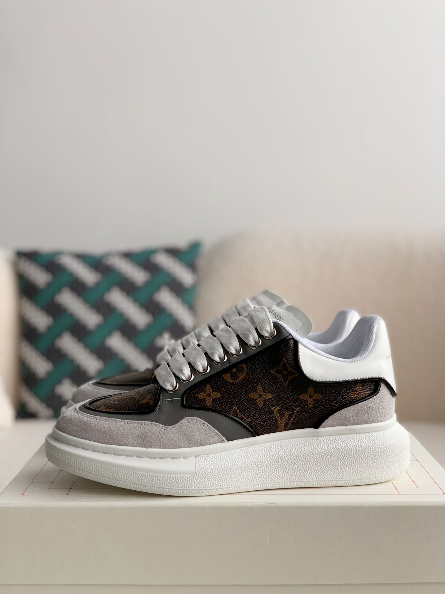 「#900」Alexander McQueen x Lv versatile Sneakers
