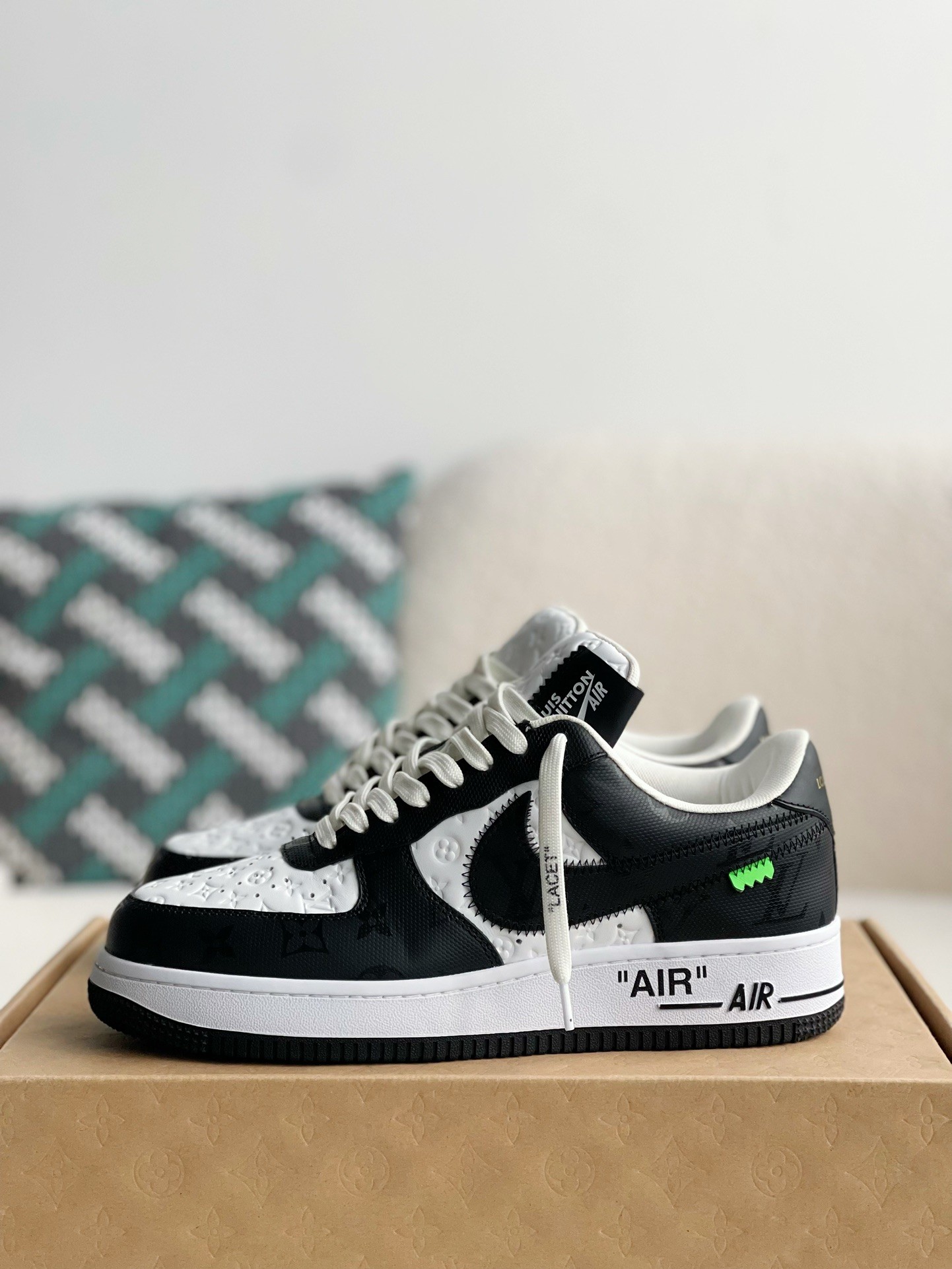 「#147」LOUIS VUITTON X NIKE AIR FORCE 1 Sneaker