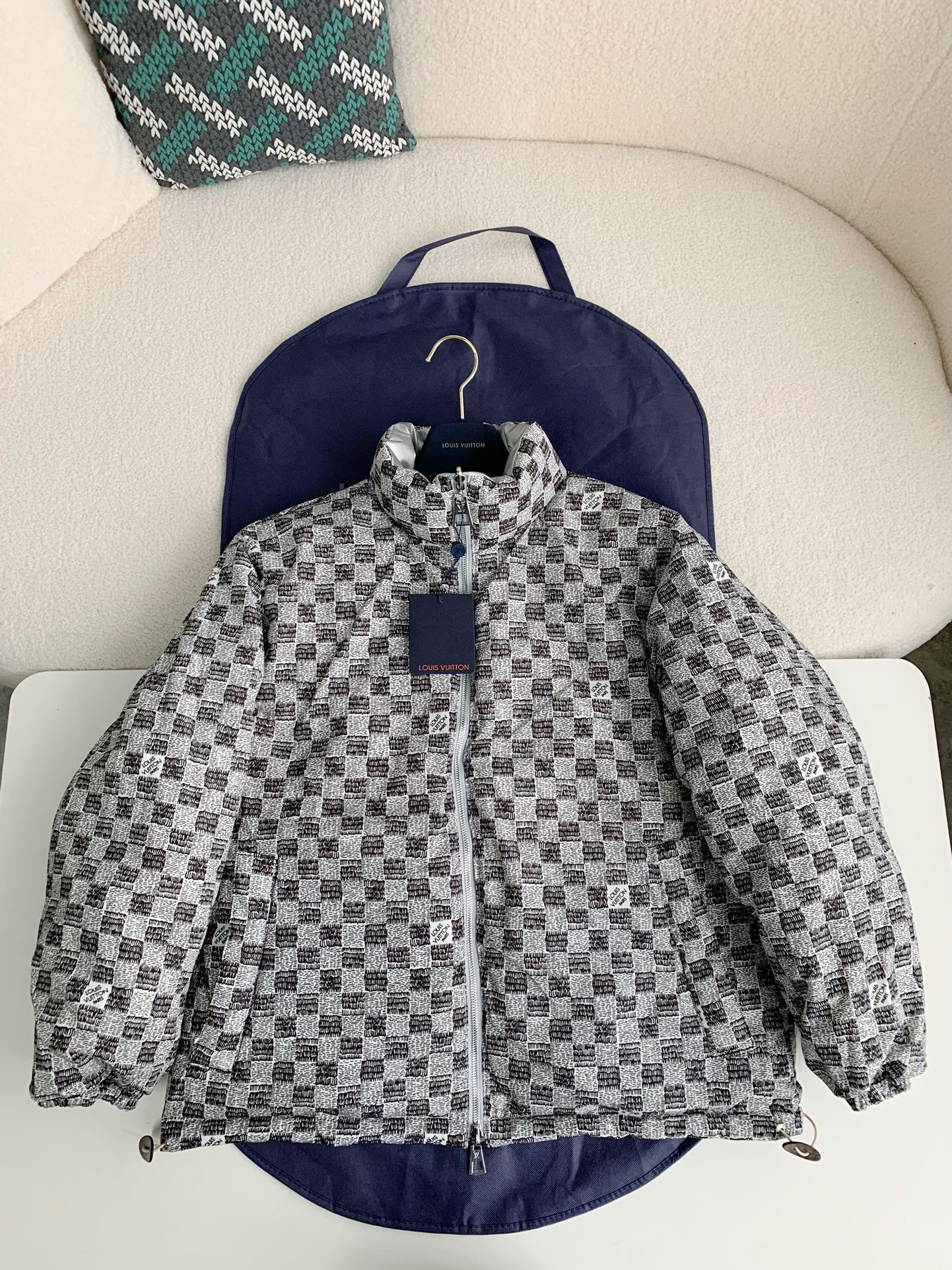 「#932」LOUIS VUITTON LOGO Down Jacket - Image 3