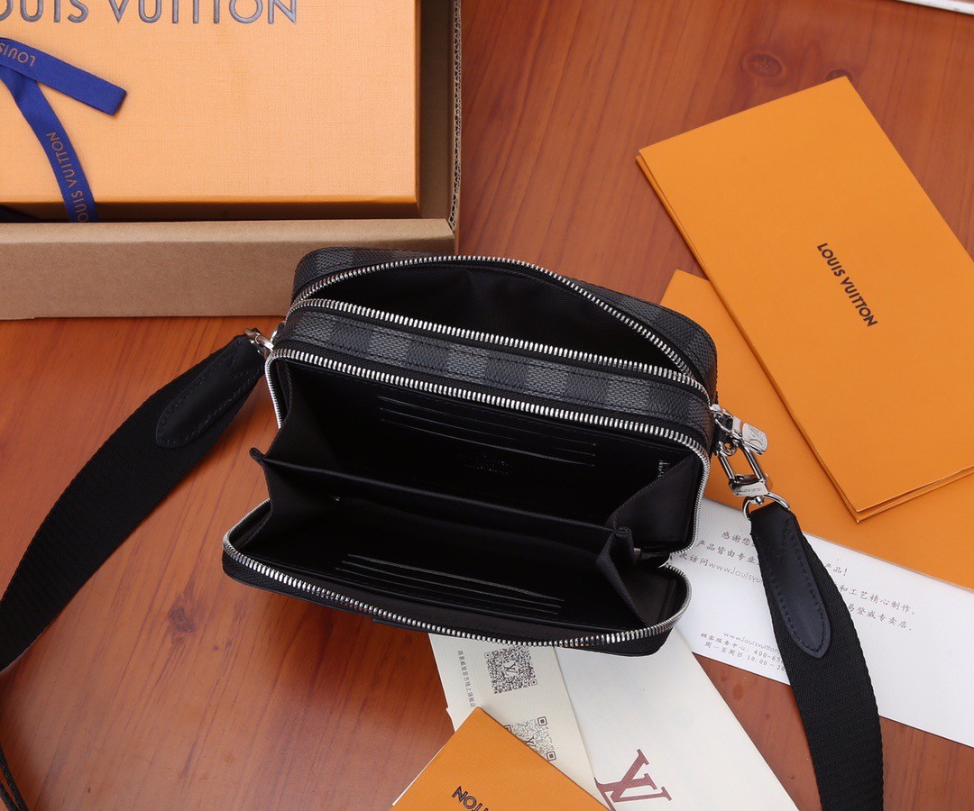 「#728」LOUIS VUITTON ALPHA WEARABLE 18.5*11*6.5 - Image 3