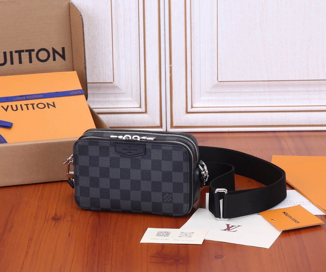 「#728」LOUIS VUITTON ALPHA WEARABLE 18.5*11*6.5