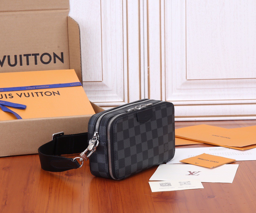 「#728」LOUIS VUITTON ALPHA WEARABLE 18.5*11*6.5 - Image 4