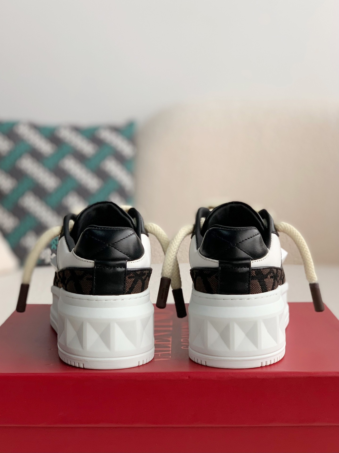 「#1003」Valentino One Stud Sneakers - Image 5