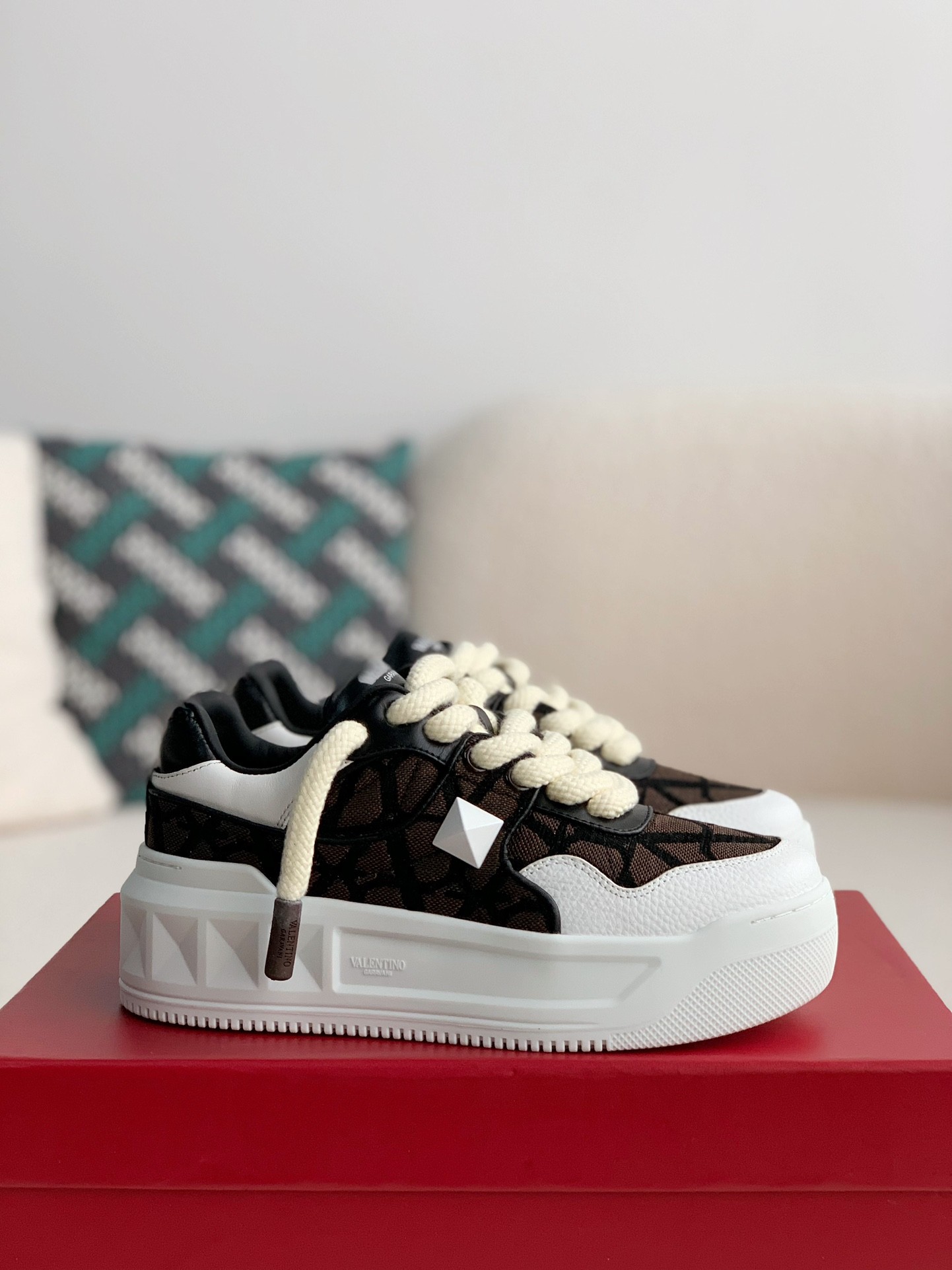 「#1003」Valentino One Stud Sneakers - Image 2
