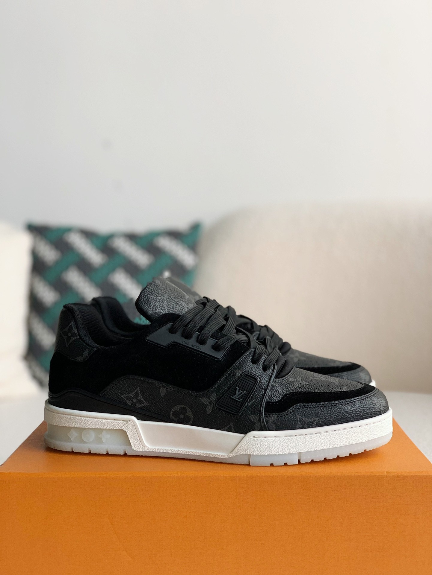 「#1017」LOUIS VUITTON TRAINER - Image 2