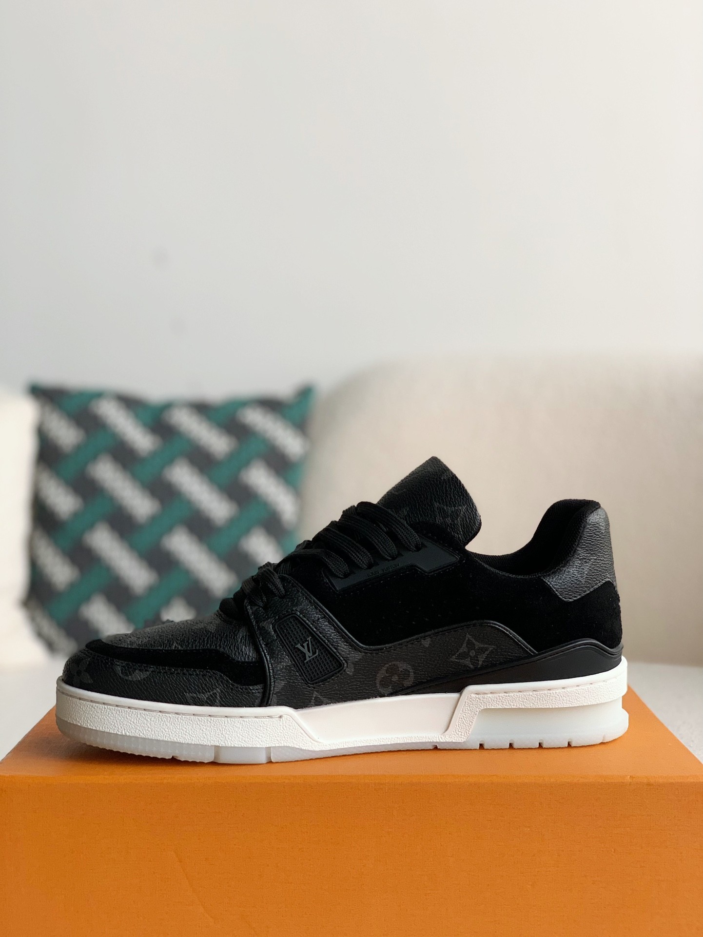 「#1017」LOUIS VUITTON TRAINER - Image 4