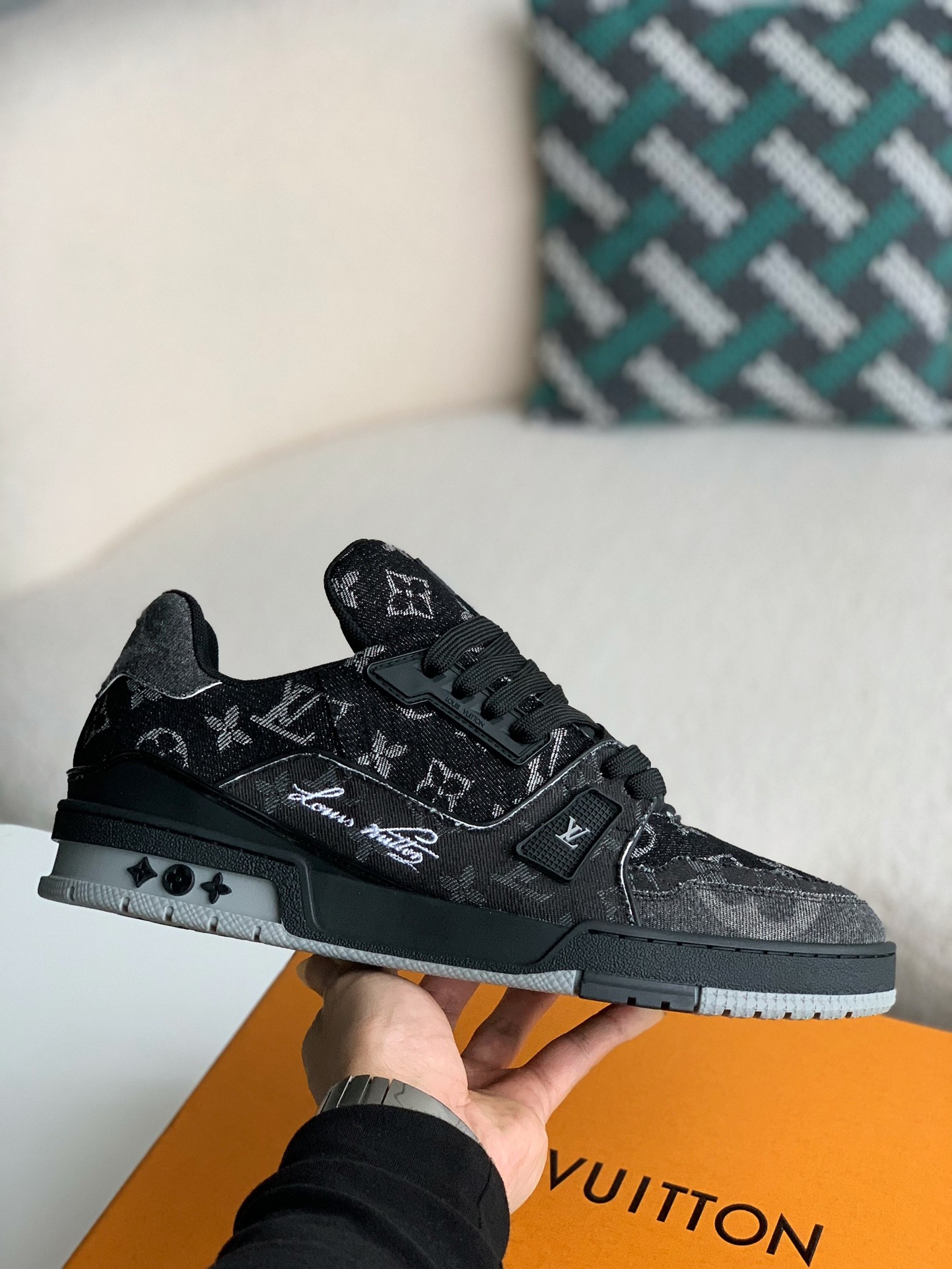 「#1097」LOUIS VUITTON TRAINER - Image 5