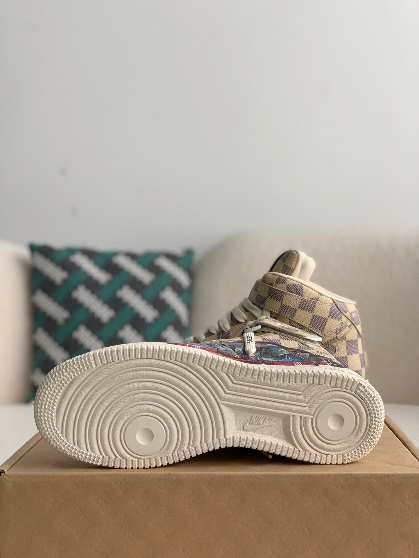 「#1115」LOUIS VUITTON X NIKE AIR FORCE 1 high Sneaker - Image 5