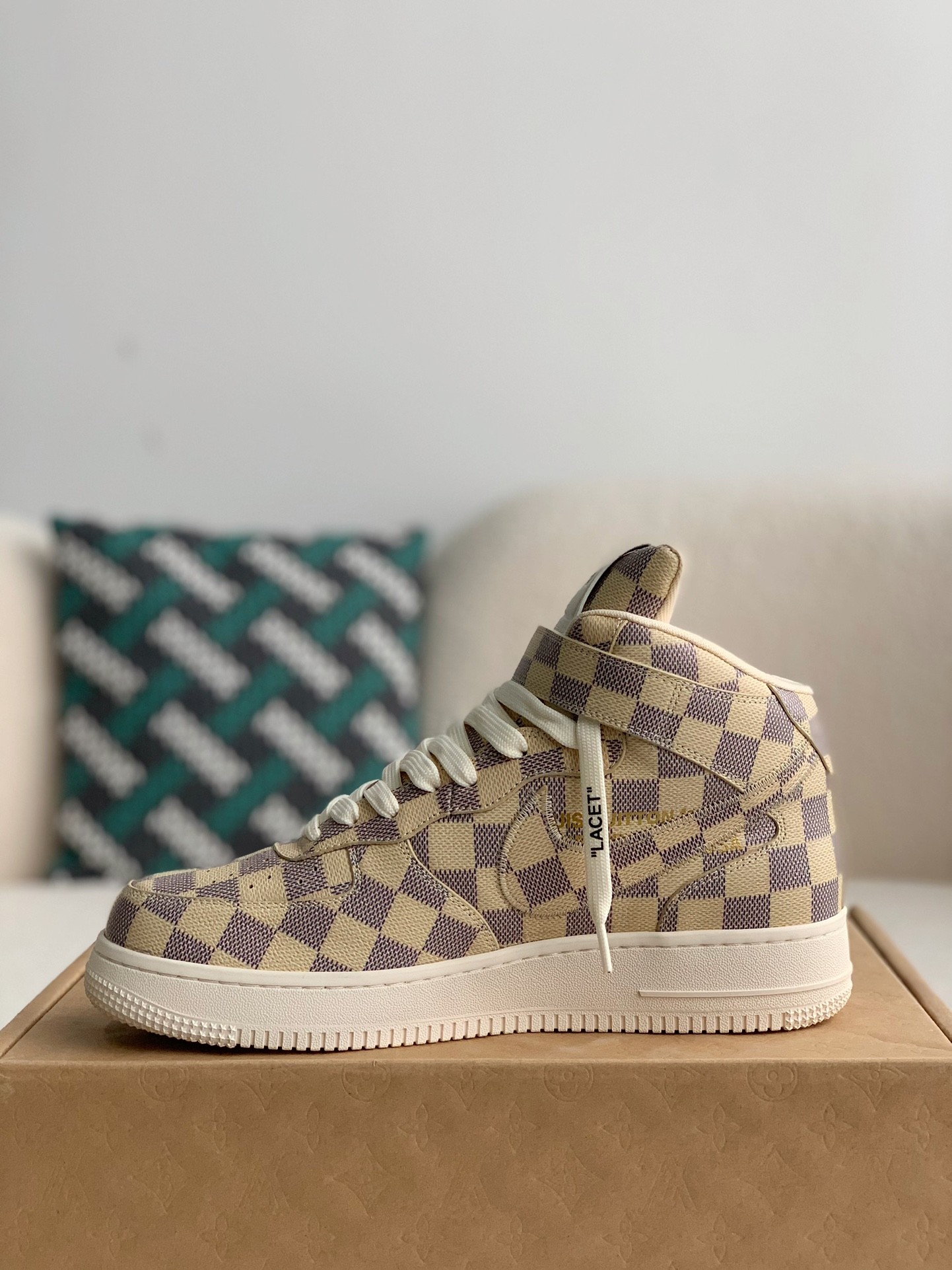 「#1115」LOUIS VUITTON X NIKE AIR FORCE 1 high Sneaker - Image 4