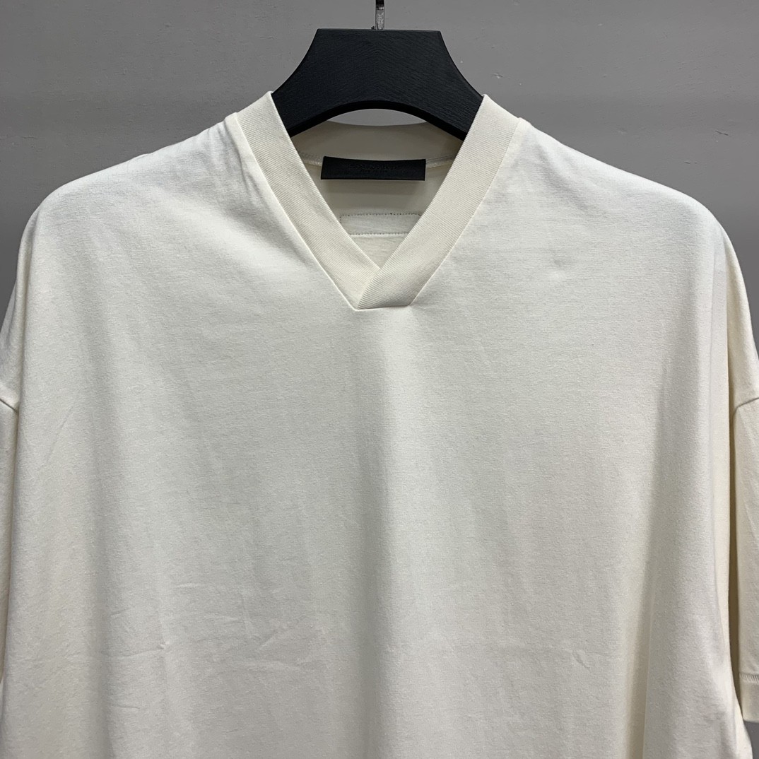 「#1155」Balenciaga Cloud Series v-neck T-shirt - Image 2
