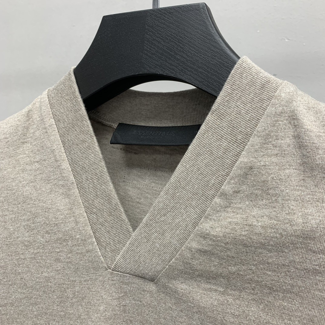 「#1156」Balenciaga Cloud Series v-neck T-shirt - Image 5