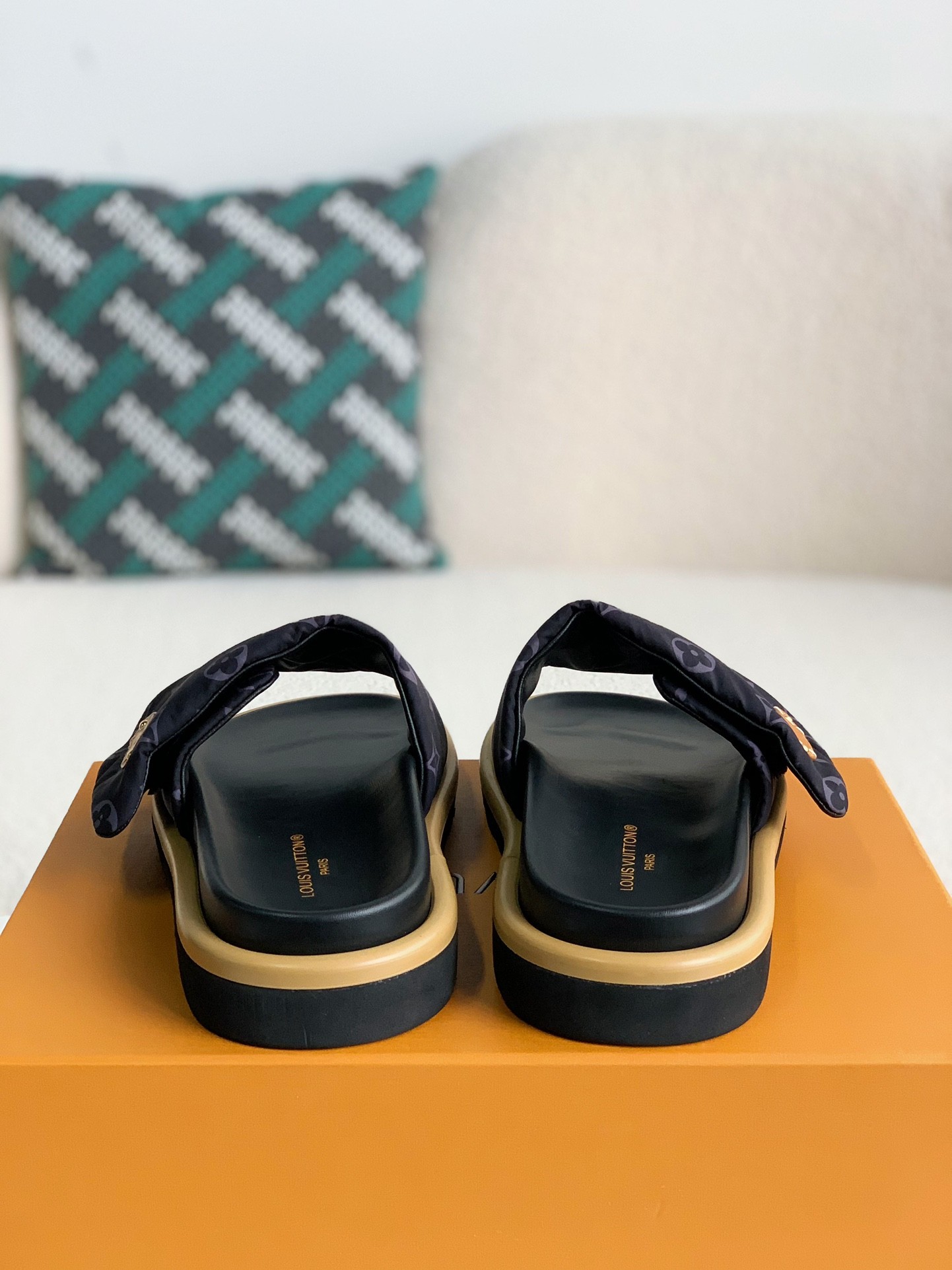 「#1195」LOUIS VUITTON SLIPPERS - Image 4