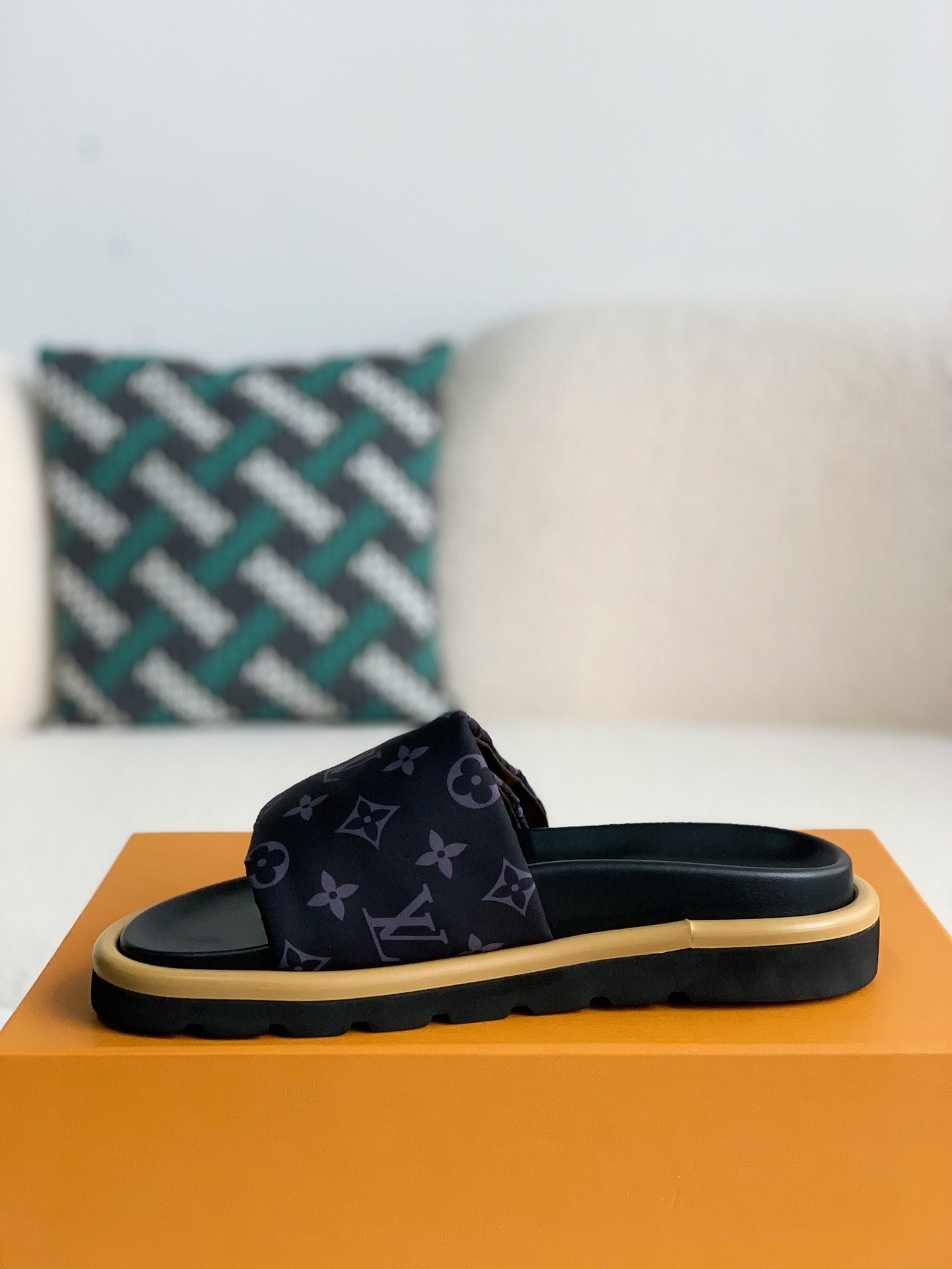 「#1195」LOUIS VUITTON SLIPPERS - Image 5