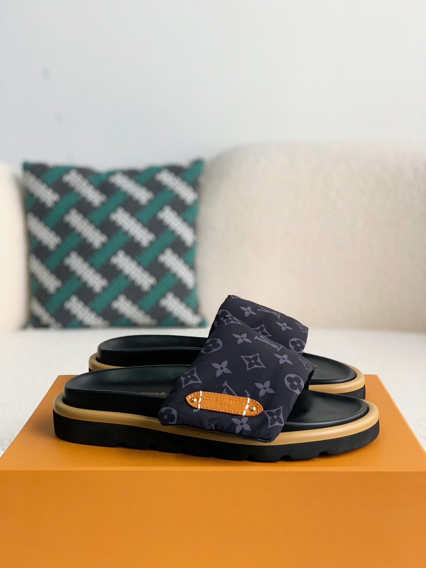 「#1195」LOUIS VUITTON SLIPPERS - Image 2