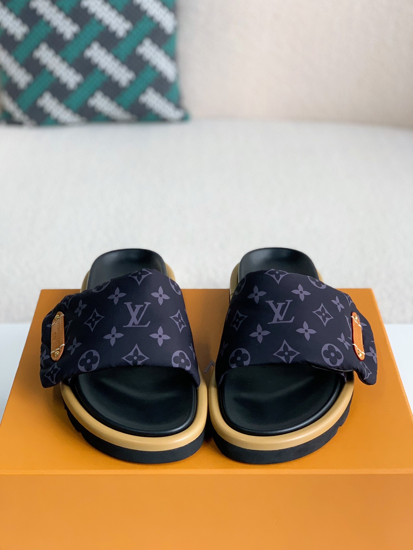 「#1195」LOUIS VUITTON SLIPPERS - Image 3