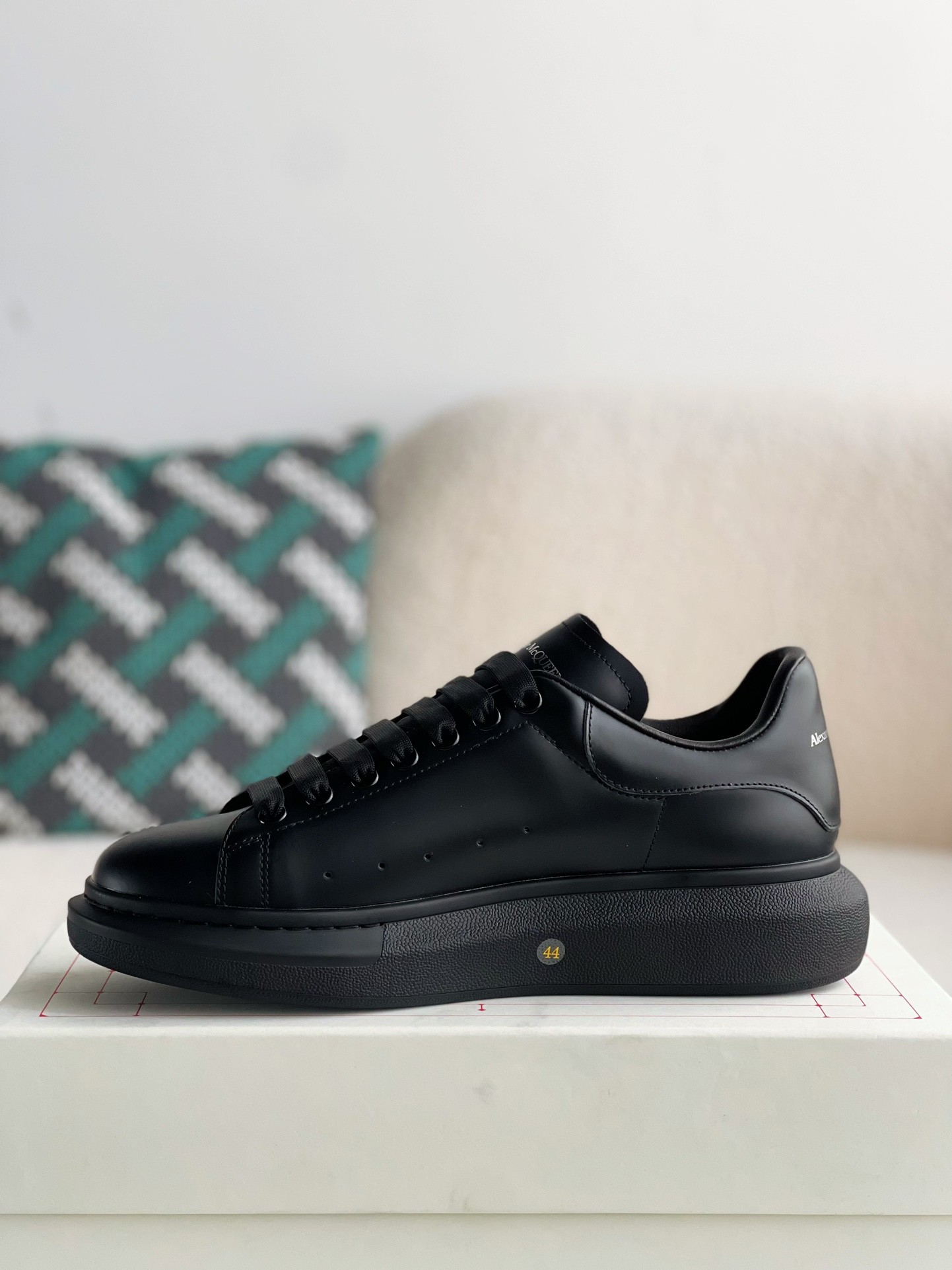 「#1462」Alexander McQueen black letter Sneakers - Image 4