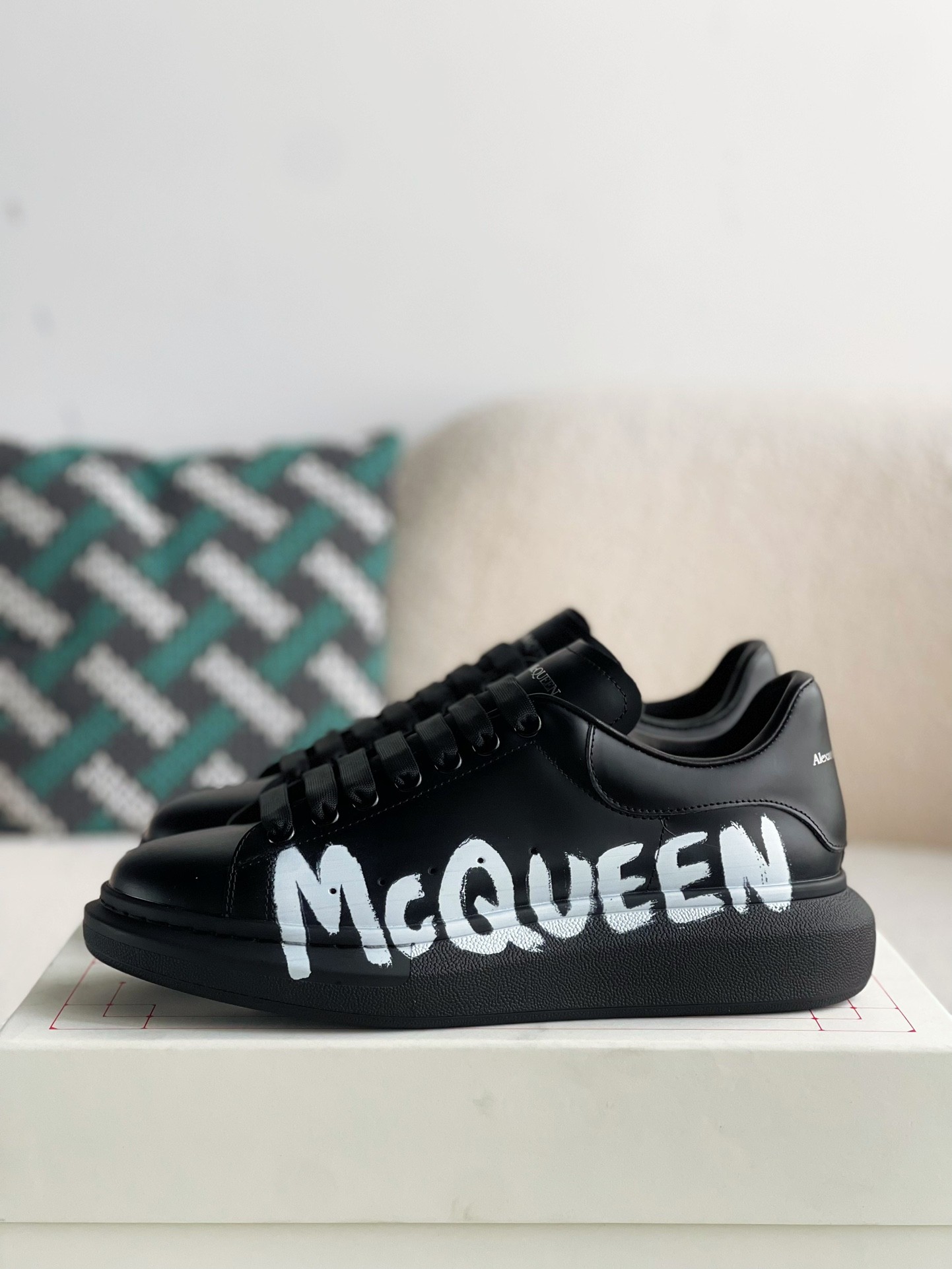 「#1462」Alexander McQueen black letter Sneakers