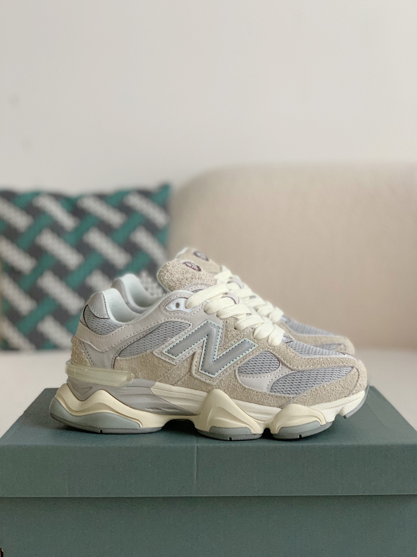 「#1465」New Balance 2022R Phantom 9060 Snerakers - Image 2