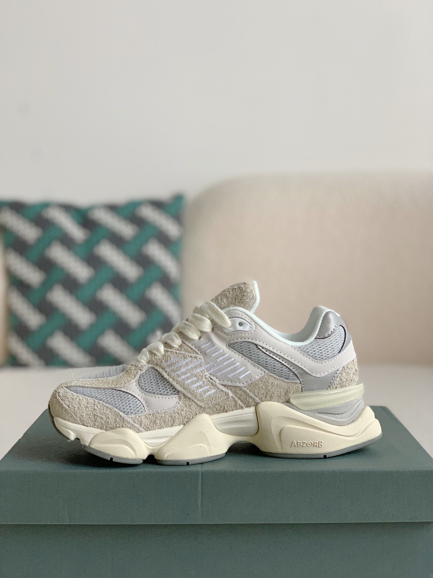 「#1465」New Balance 2022R Phantom 9060 Snerakers - Image 4