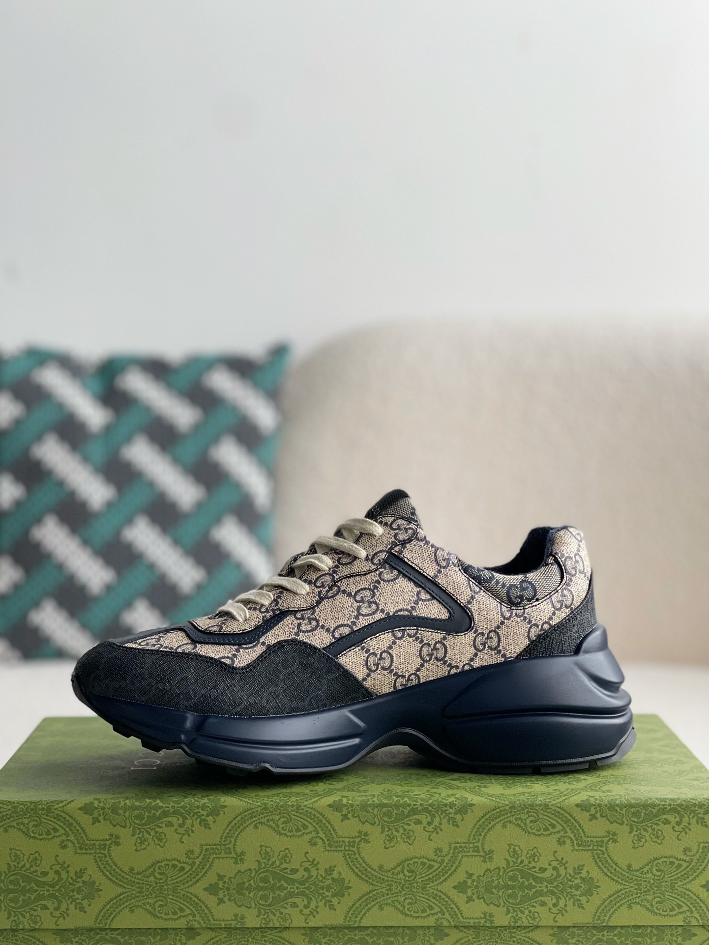「#135」Gucci Retro Clunky Sneaker - Image 4
