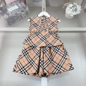 「#1609」Burberry new girls culottes suit