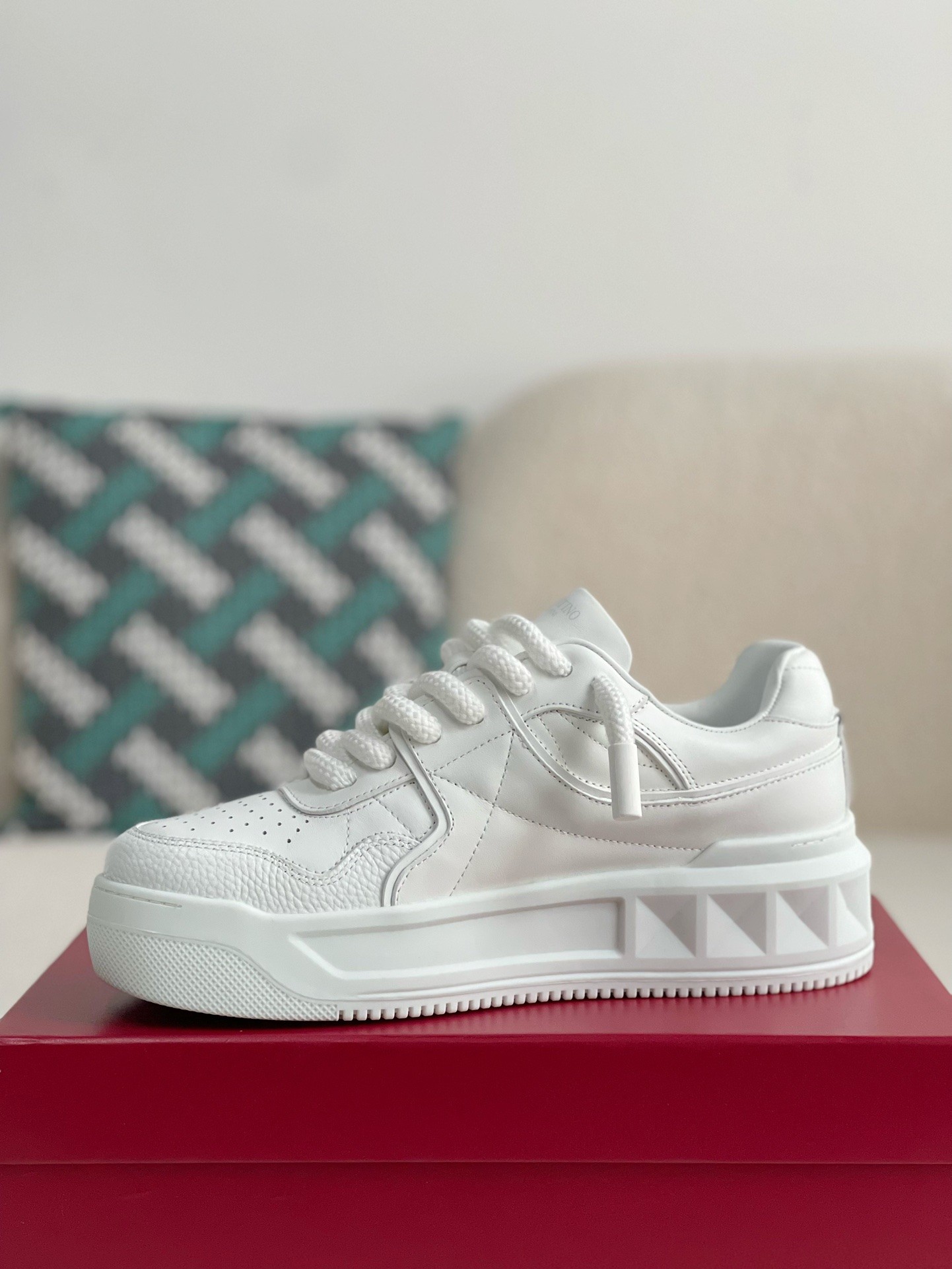「#349」Valentino one stud sneakers - Image 4