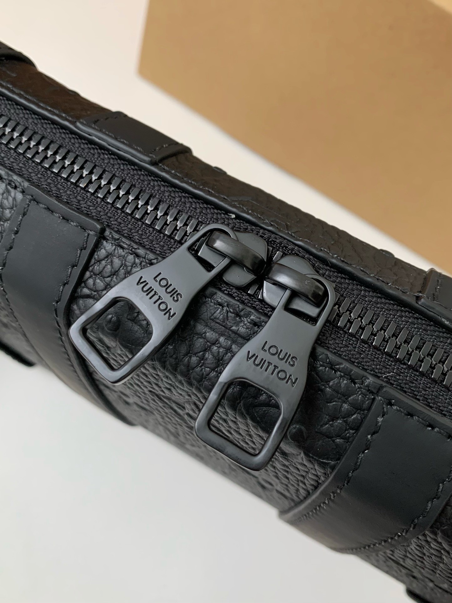 「#1820」Louis Vuitton's new Sac Plat Horizontal Zippé men's black flower briefcase M80224 Size: 22.5*14*5cm - Image 7