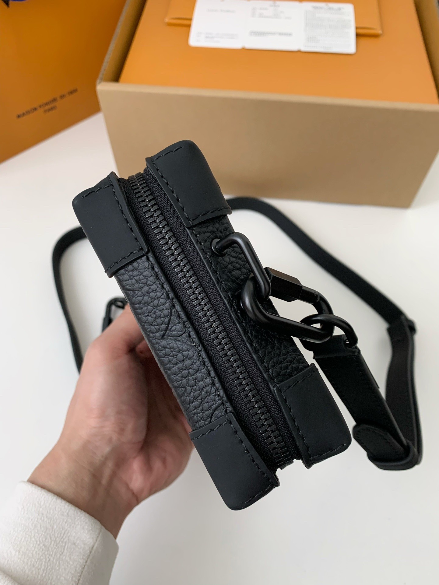 「#1820」Louis Vuitton's new Sac Plat Horizontal Zippé men's black flower briefcase M80224 Size: 22.5*14*5cm - Image 4