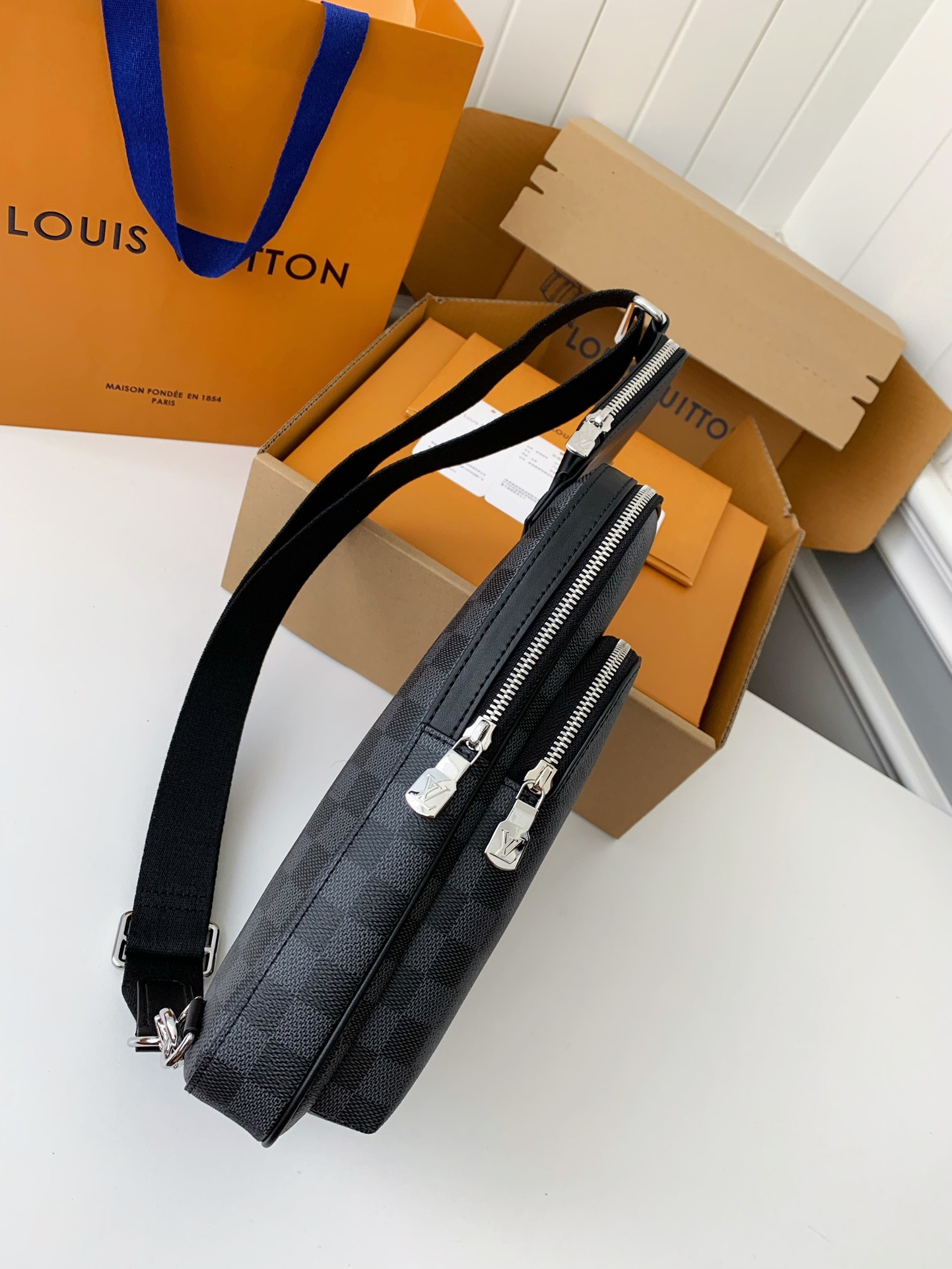 「#1825」Louis Vuitton damier graphite Men's Shoulder Bags M45302, Top Quality Size: 20X31X7cm - Image 5