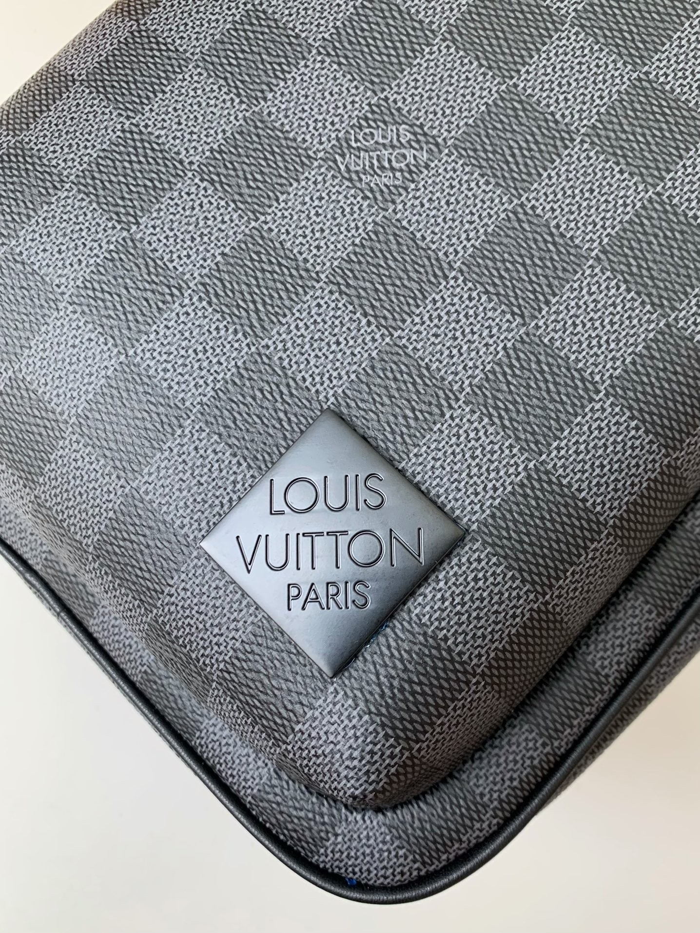 「#1825」Louis Vuitton damier graphite Men's Shoulder Bags M45302, Top Quality Size: 20X31X7cm - Image 3
