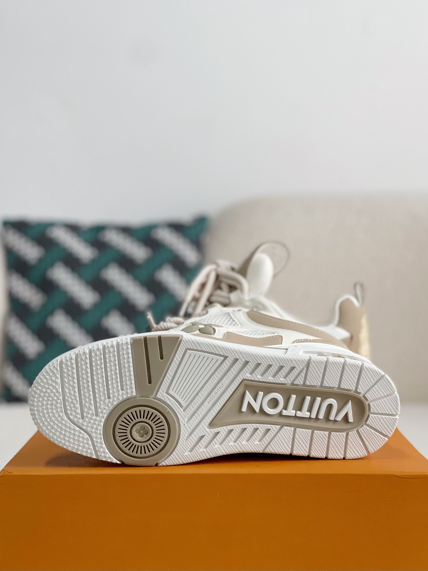 「#865」LOUIS VUITTON SKATE SNEAKERS - Image 5