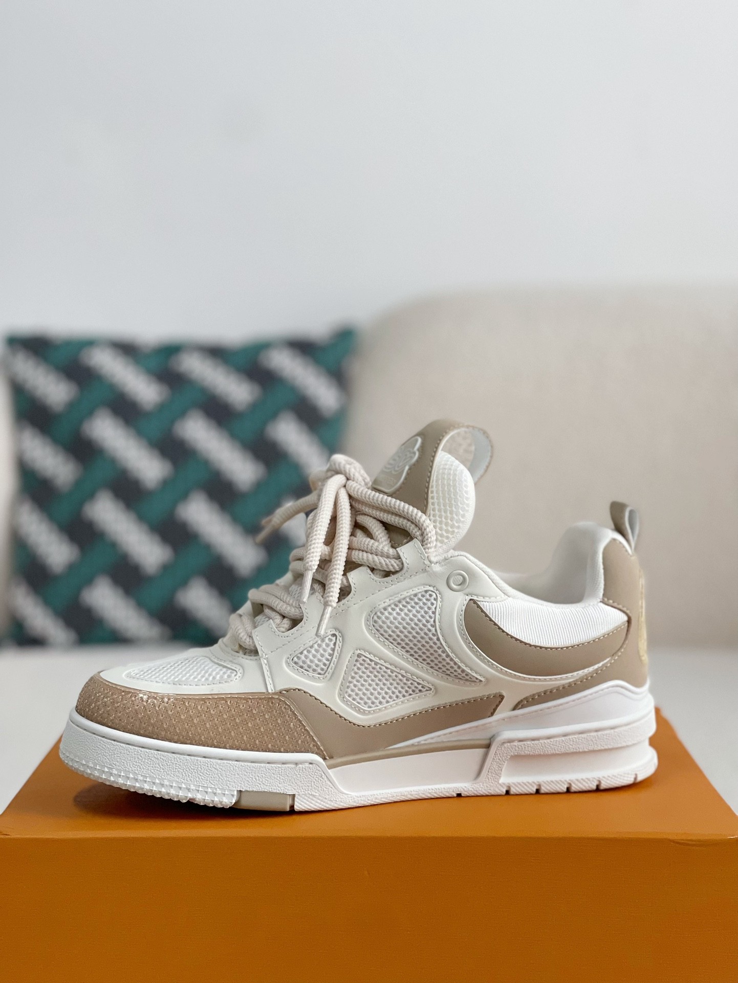 「#865」LOUIS VUITTON SKATE SNEAKERS - Image 4