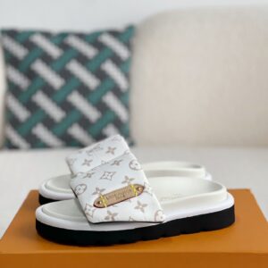 「#1843」LOUIS VUITTON SLIPPERS