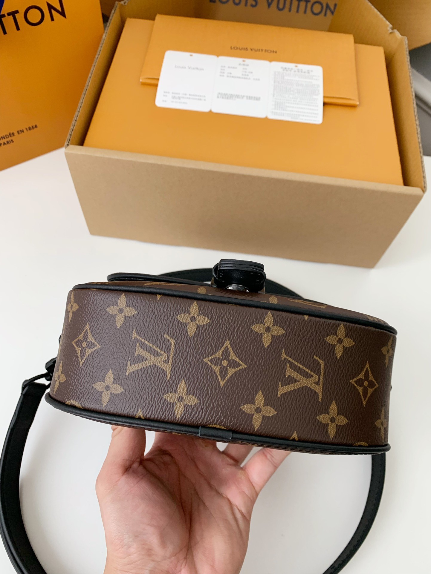 「#1866」Louis Vuitton New season Montsouris Small Messenger Bag M47060 Size:20*17*7cm - Image 8