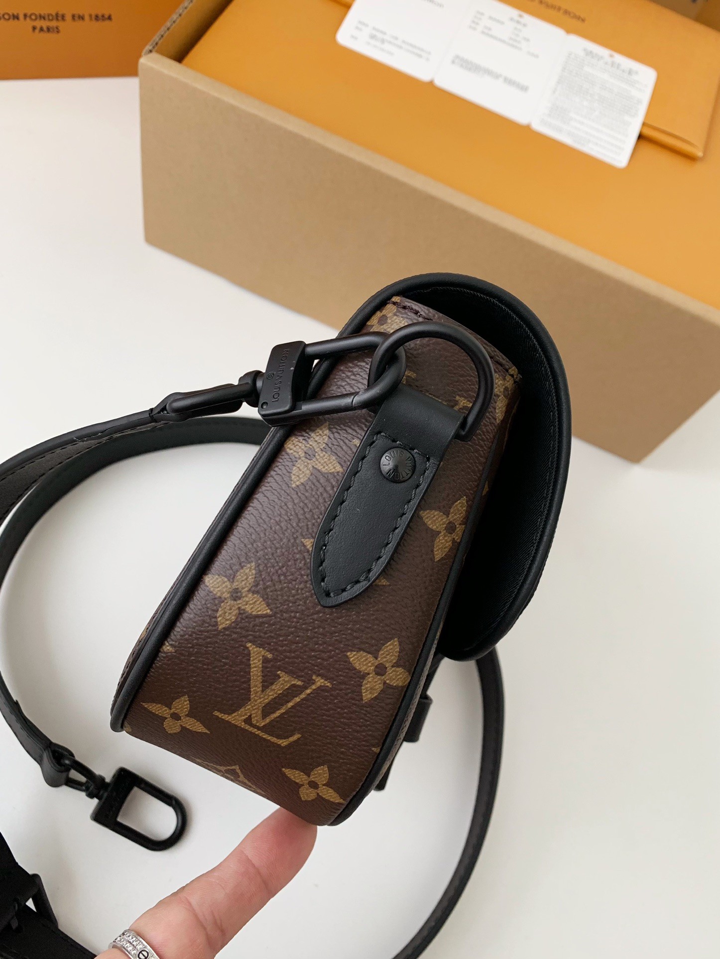 「#1866」Louis Vuitton New season Montsouris Small Messenger Bag M47060 Size:20*17*7cm - Image 5
