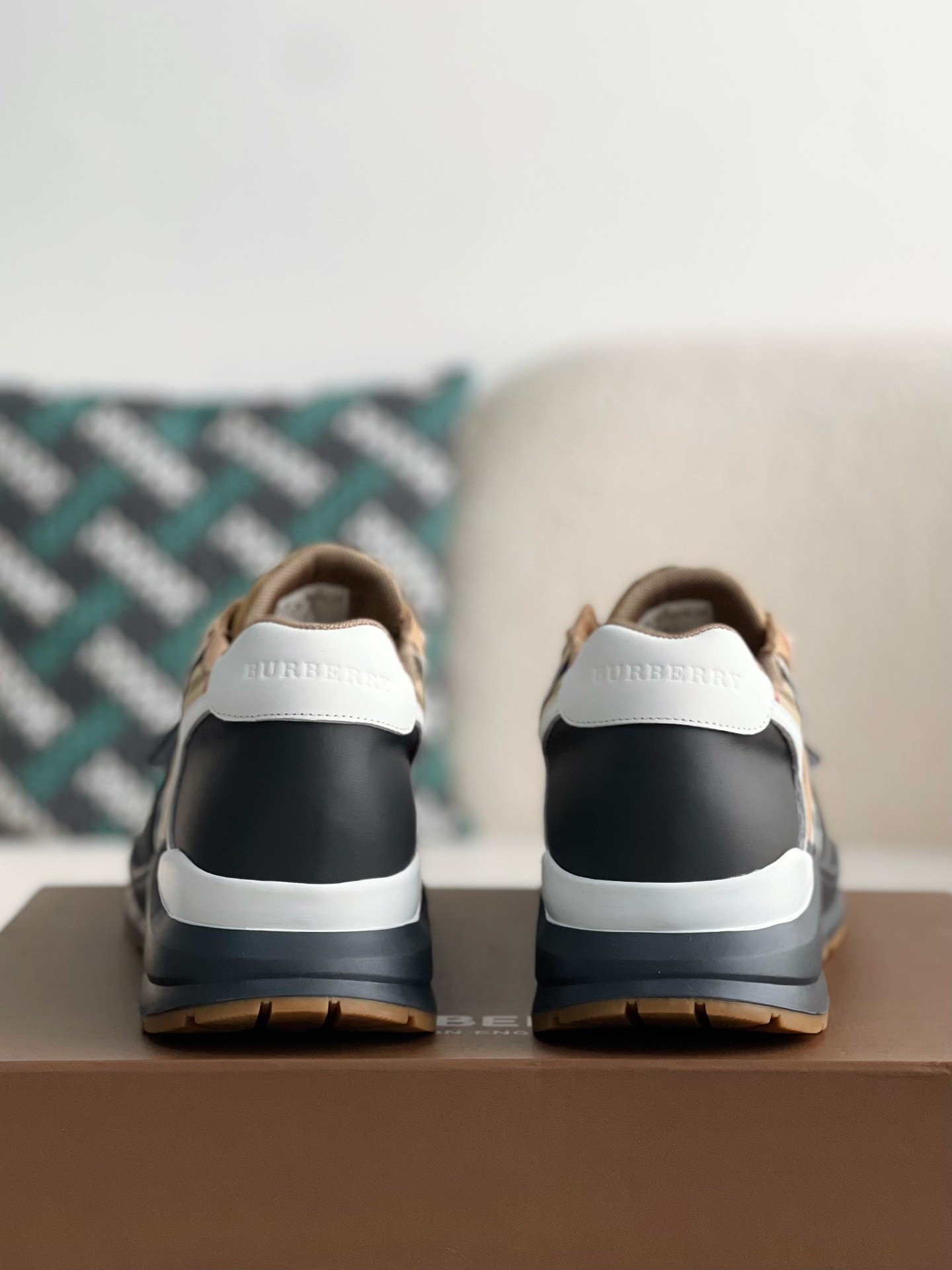 「#1976」Burberry Low cut casual sports shoes - Image 3
