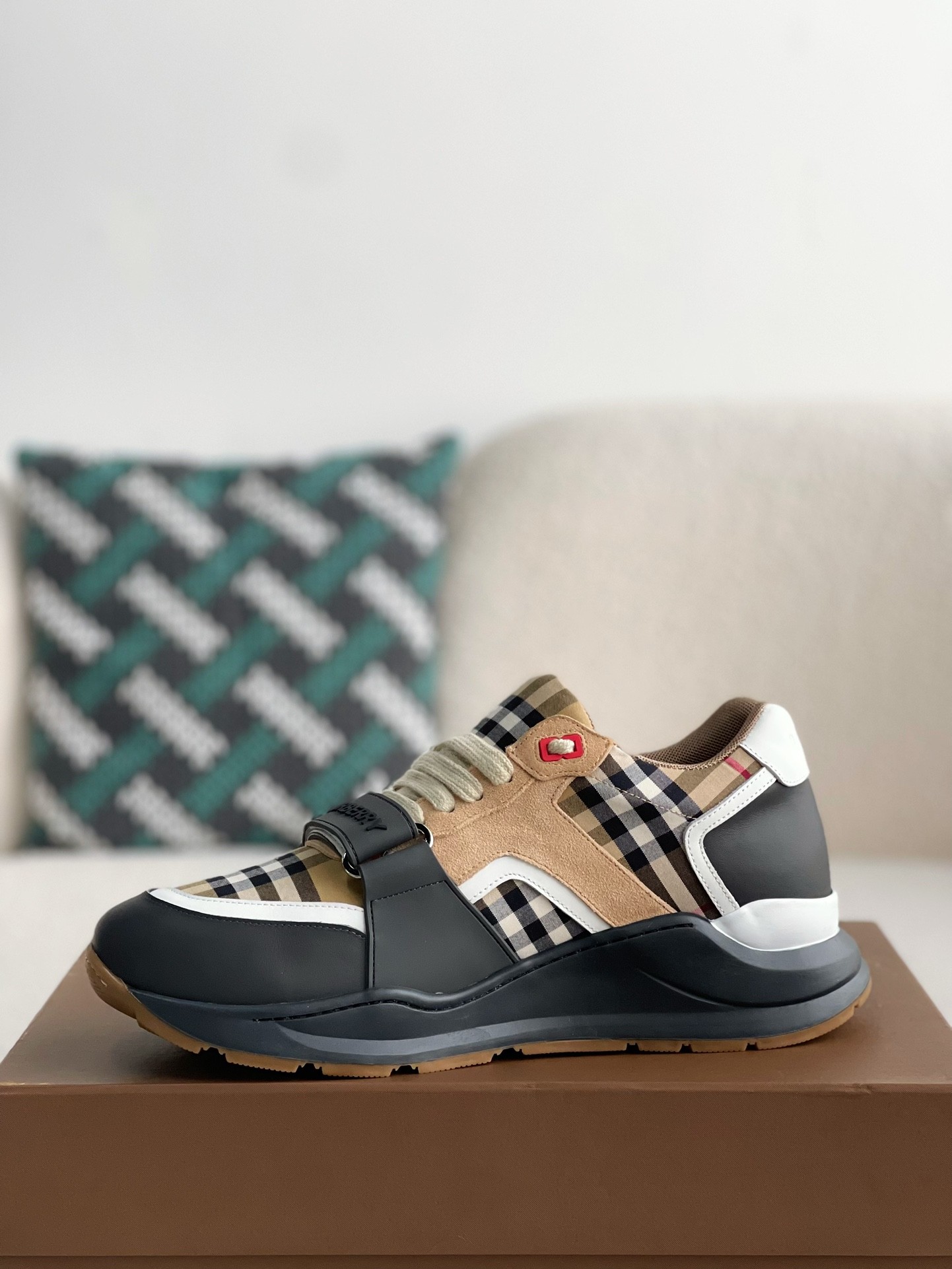 「#1976」Burberry Low cut casual sports shoes - Image 4