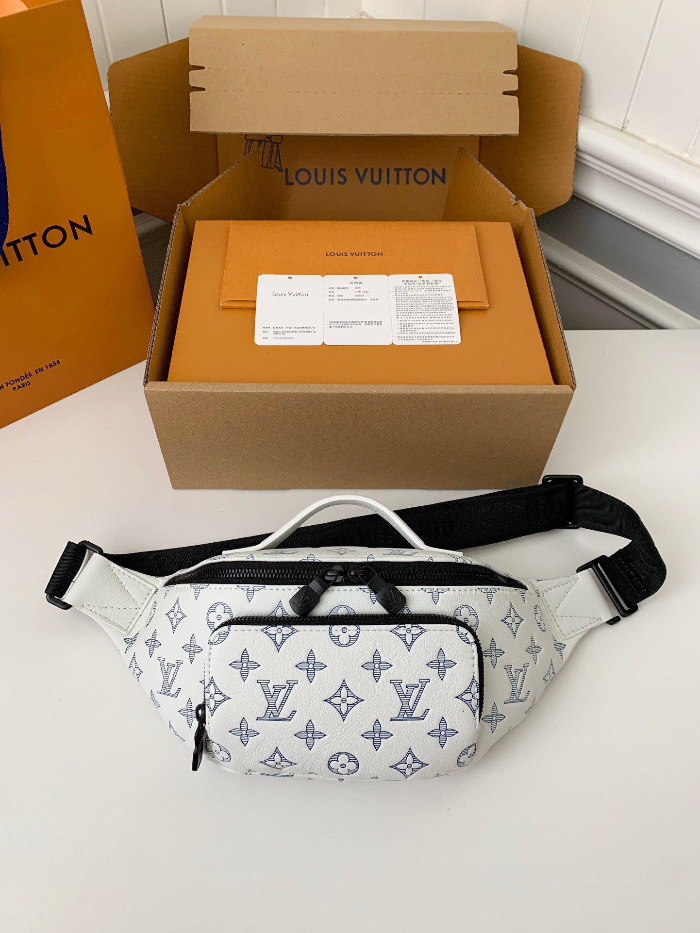 「#1990」New Louis Vuitton RUSH waist bag M25227 Size: 30*15*8cm