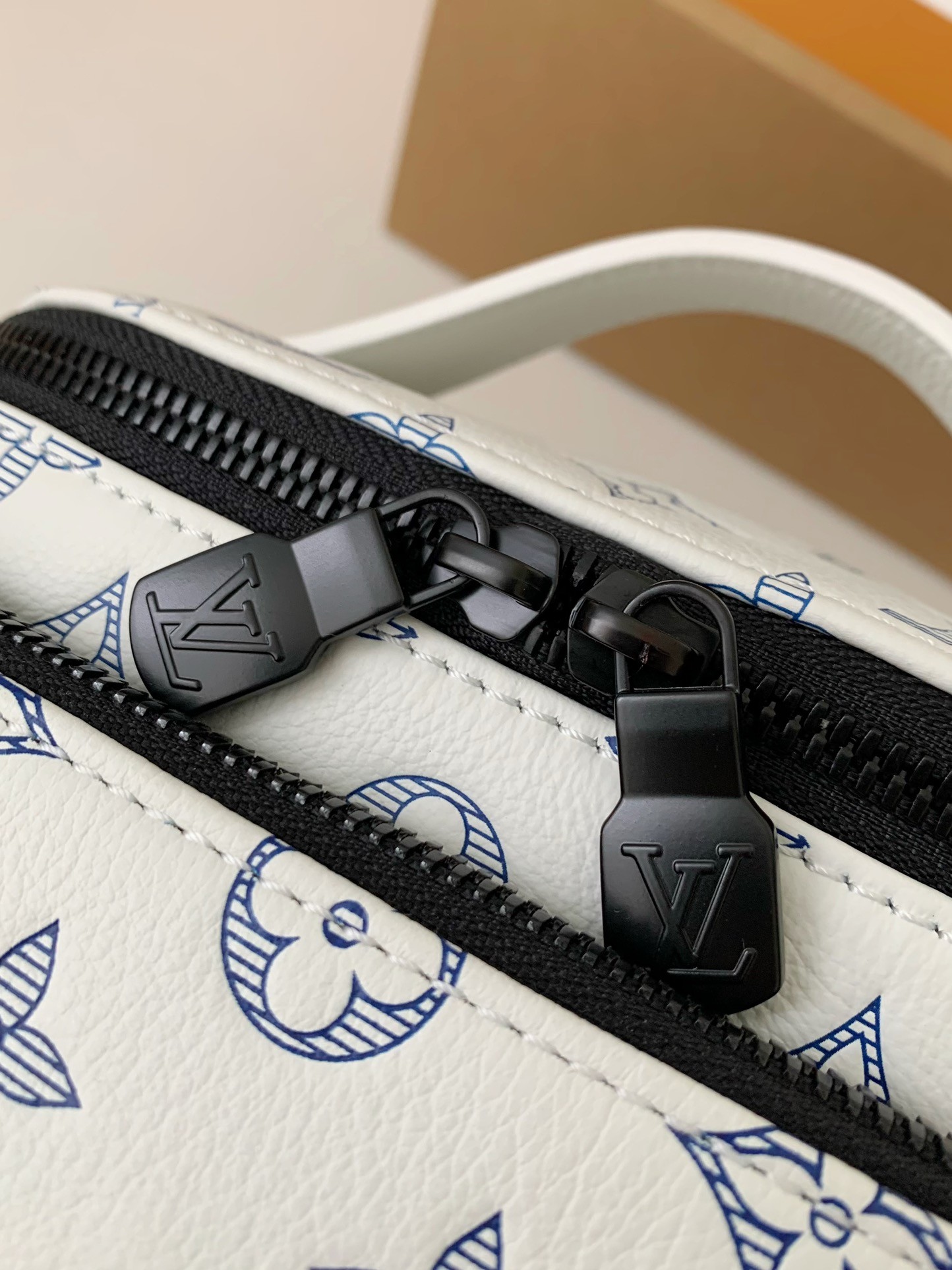 「#1990」New Louis Vuitton RUSH waist bag M25227 Size: 30*15*8cm - Image 4