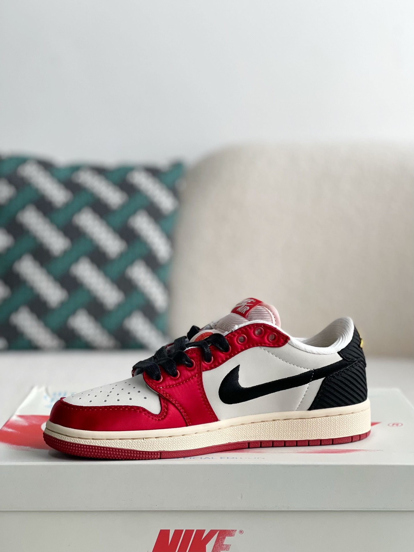 「#2077」Trophy Room x Jordan Air Jordan 1 Low Golf Sneakers - Image 4