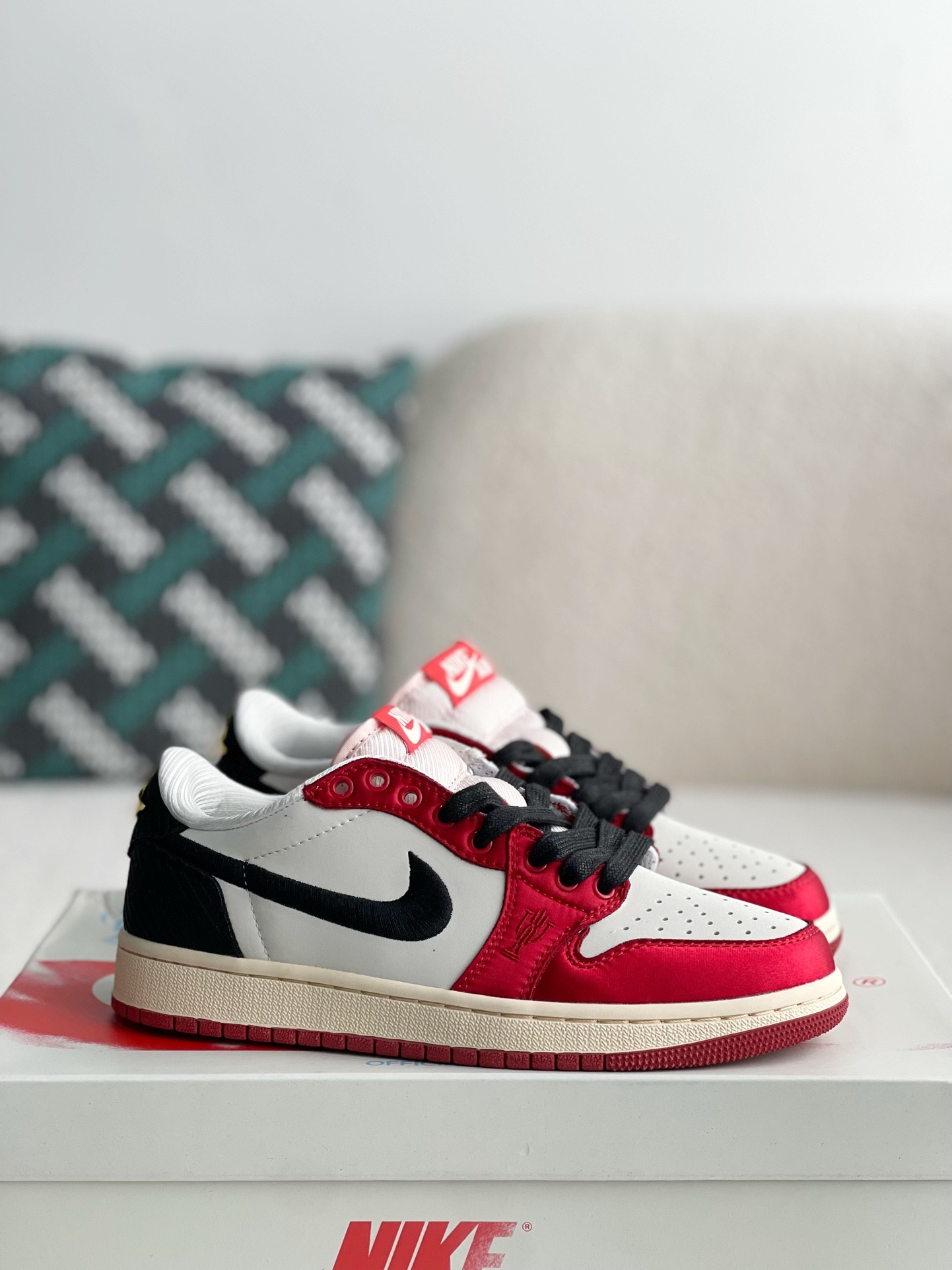 「#2077」Trophy Room x Jordan Air Jordan 1 Low Golf Sneakers - Image 2